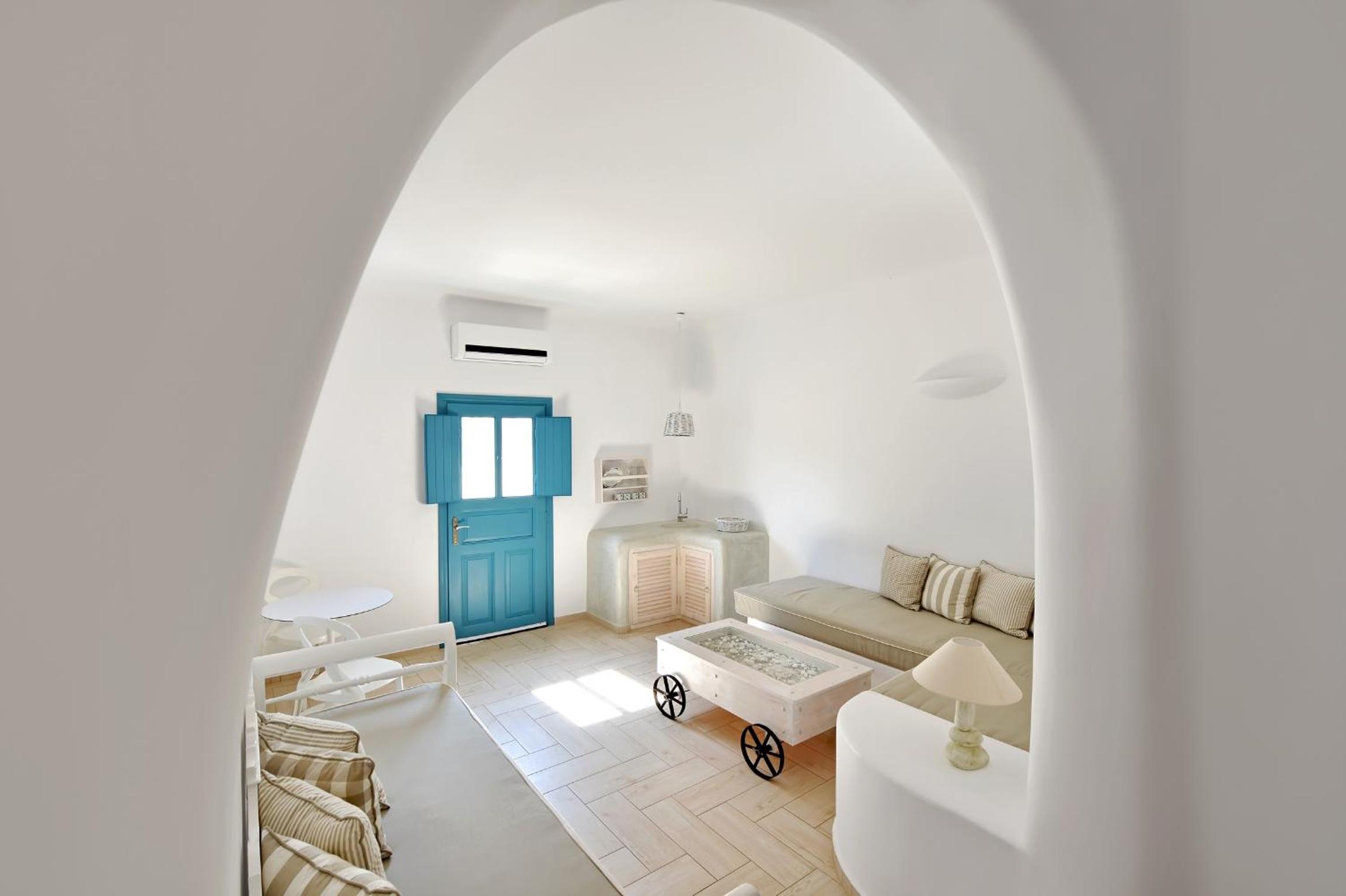 Superior Suite - Photo 7