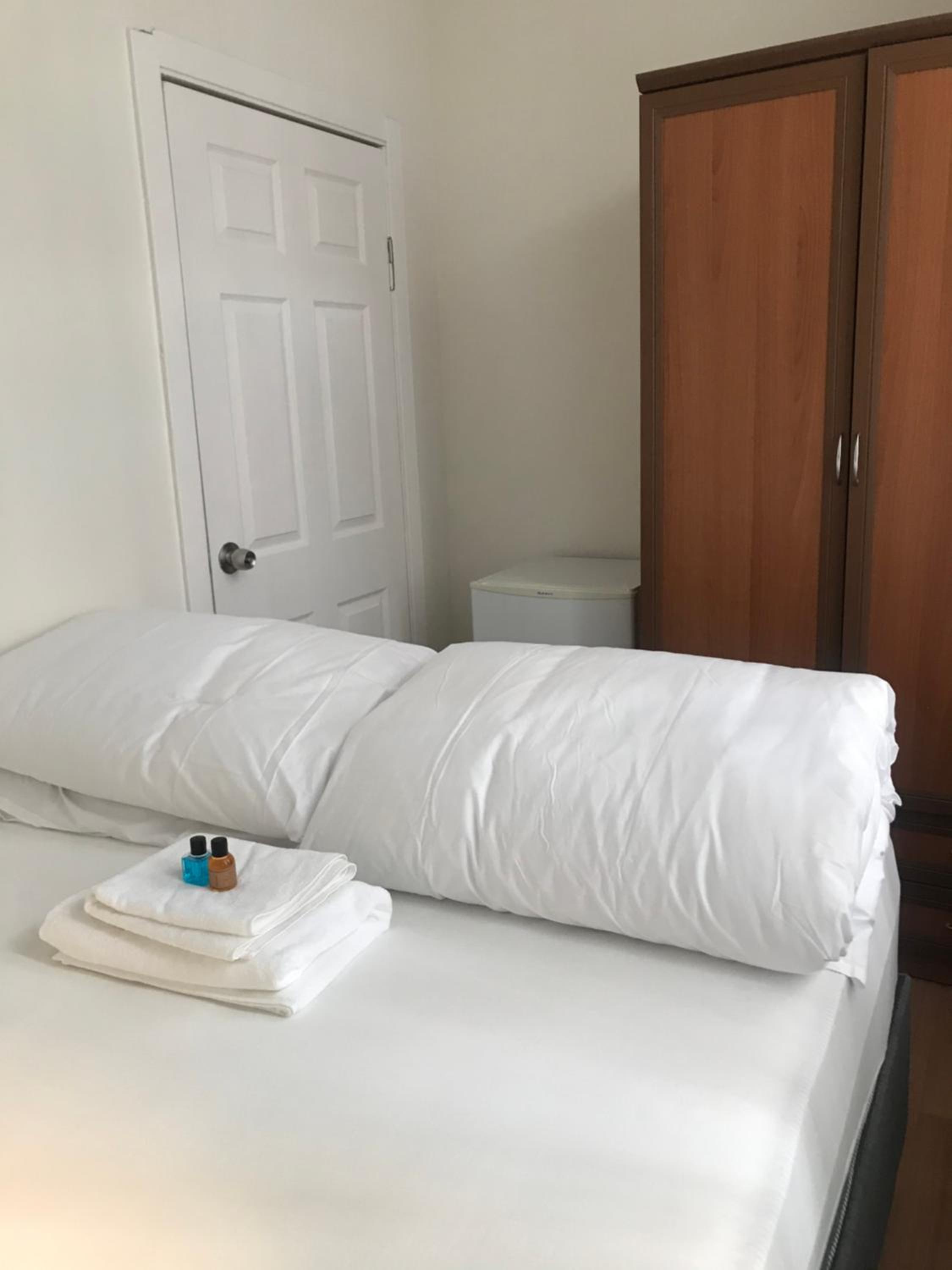 Double Room with Private Bathroom - Basement photo 2