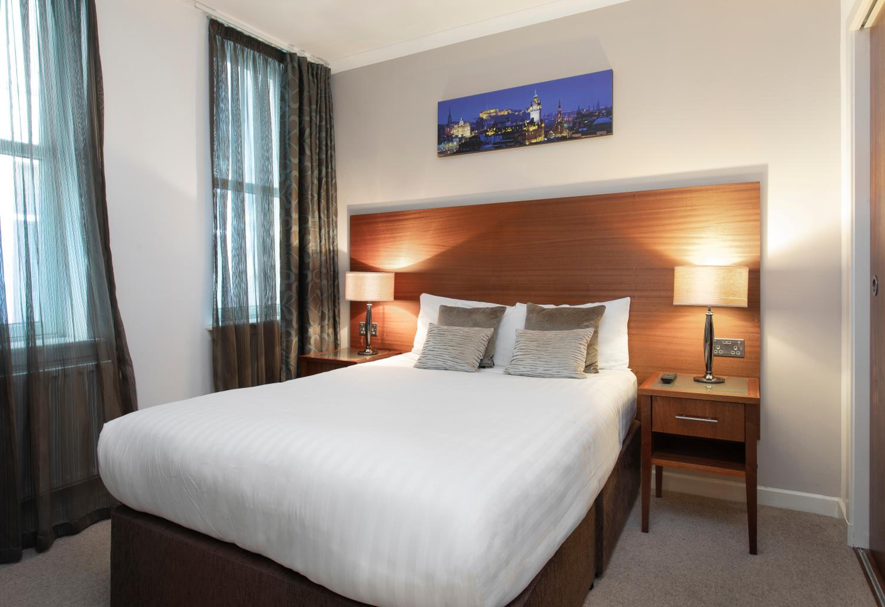 Superior One-Bedroom Apartment - Photo 1
