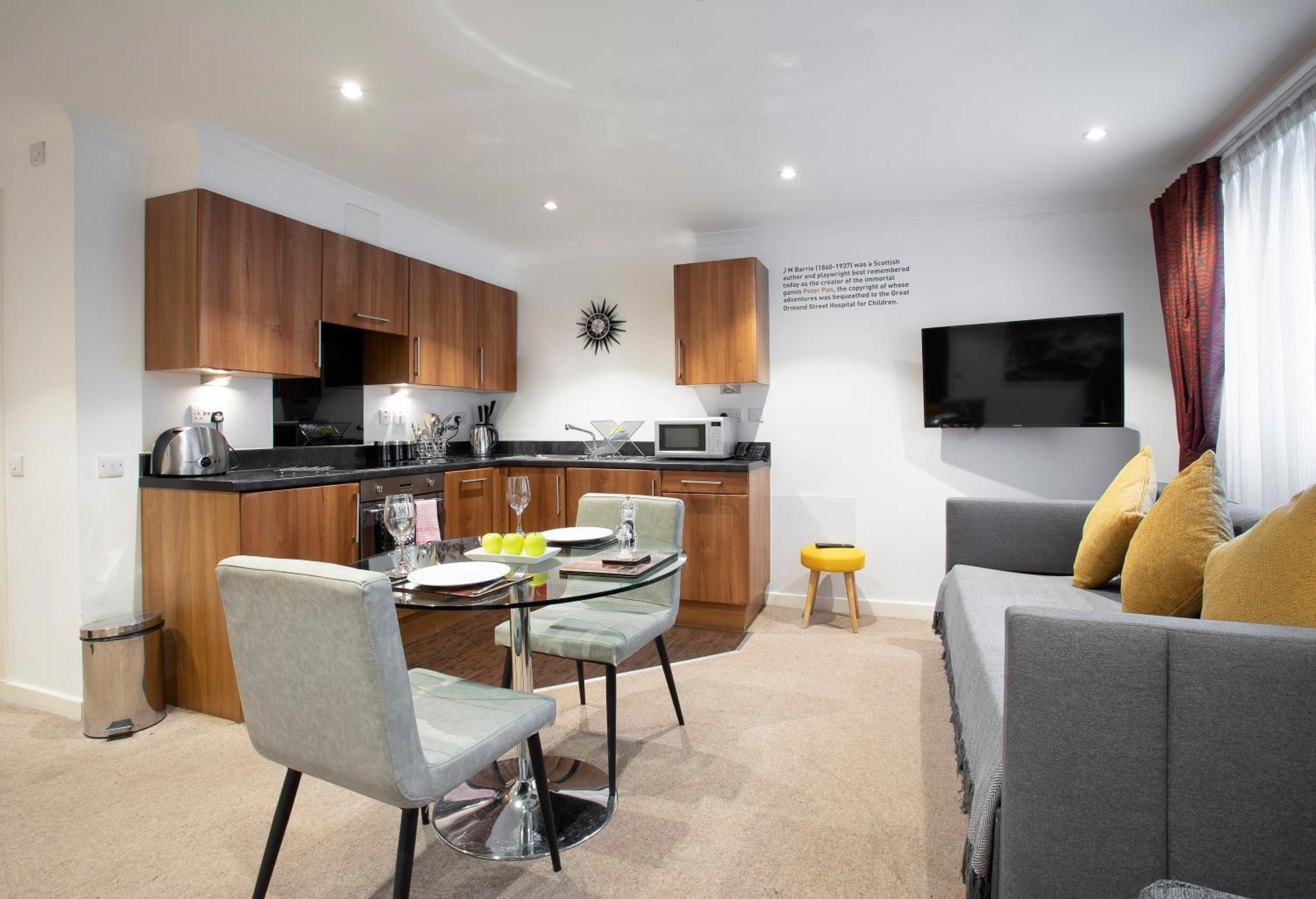 Deluxe Family Suite
