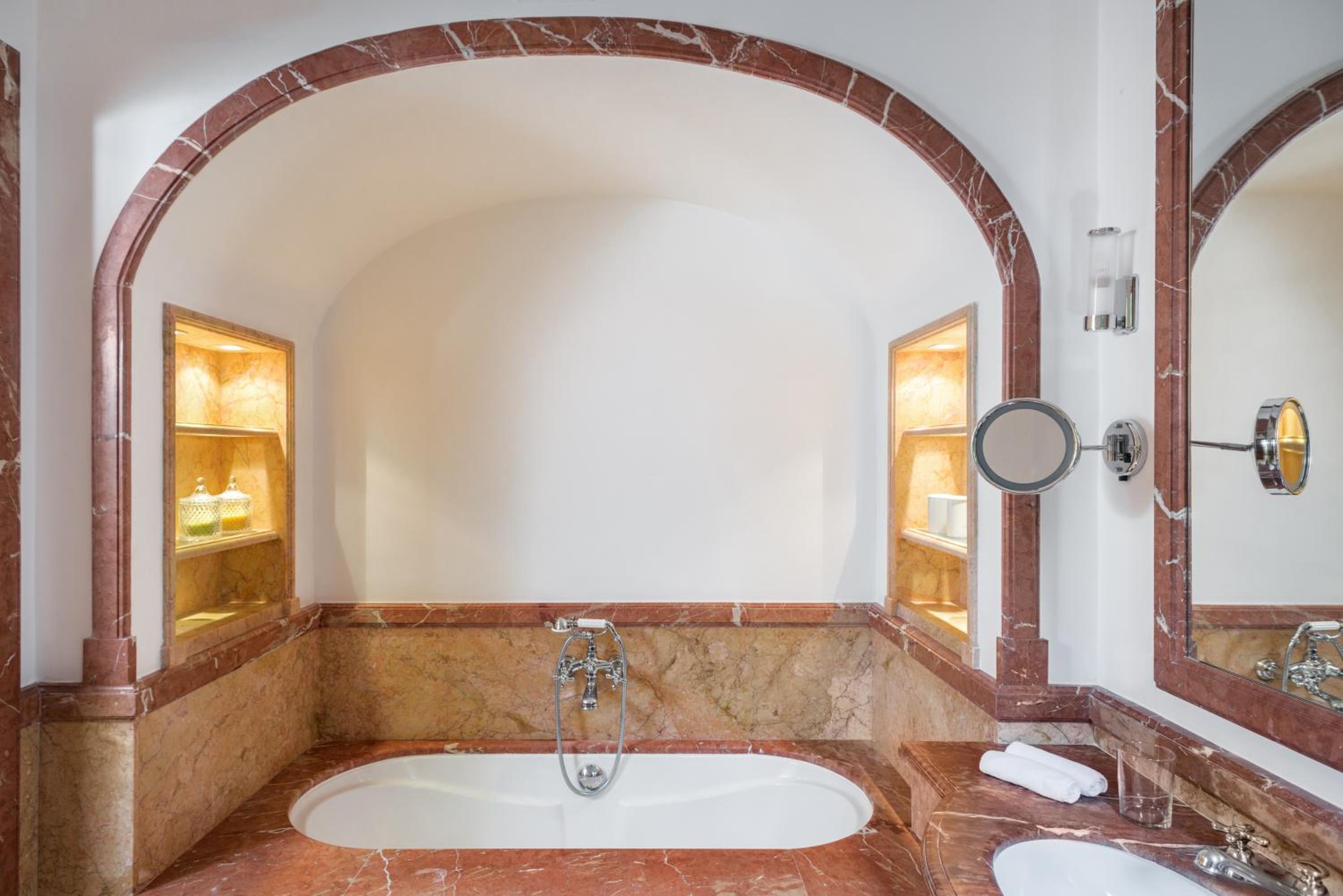Suite with Spa Package photo 2