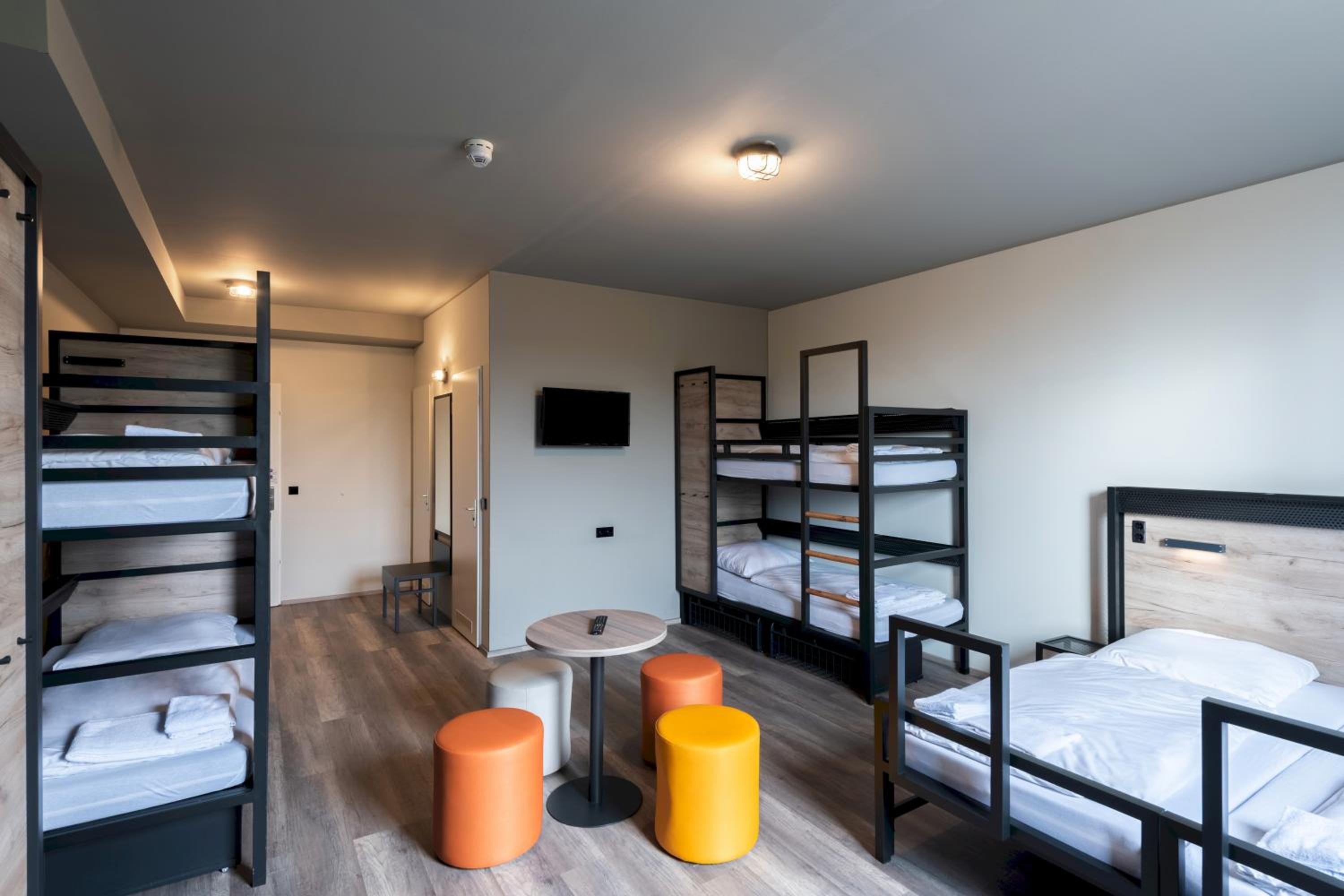 Six-Bed Room photo 2