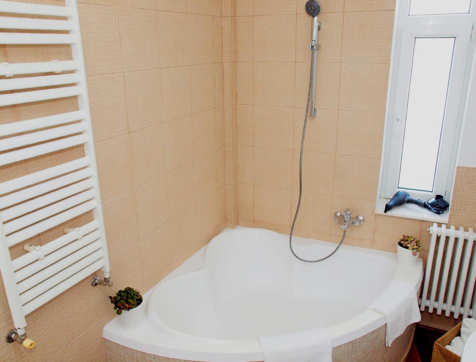 One-Bedroom Apartment - Photo 15