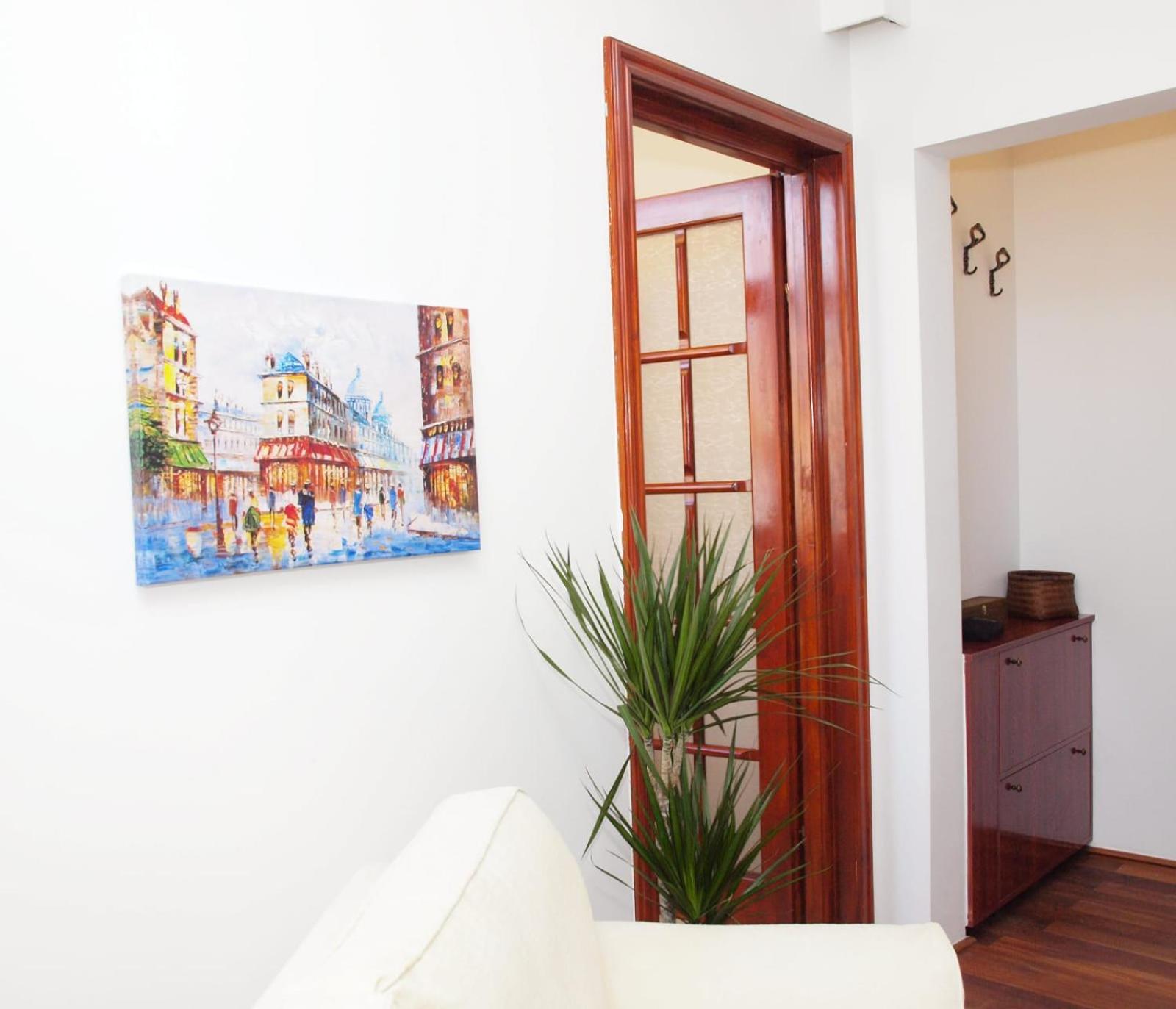One-Bedroom Apartment - Photo 8