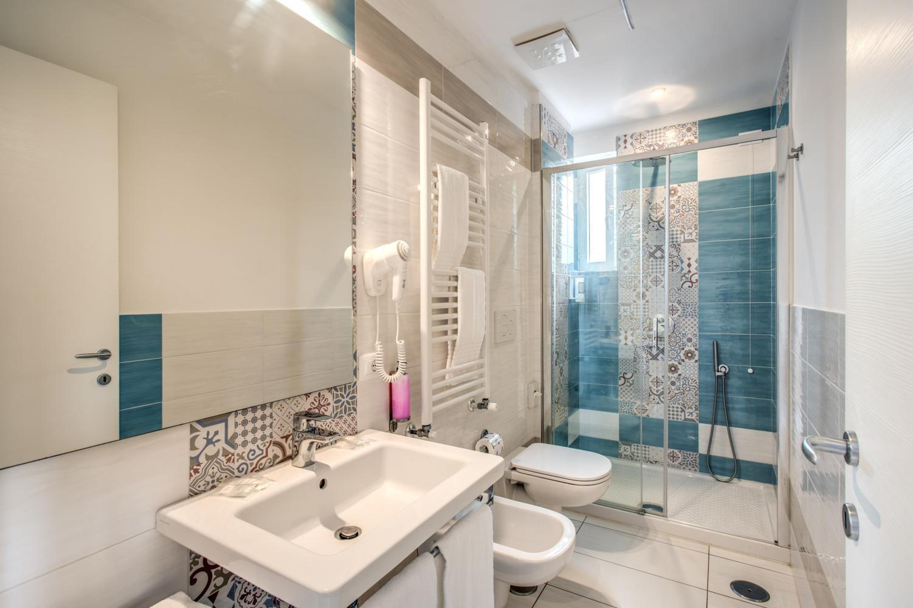 Double or Twin Room - Photo 14