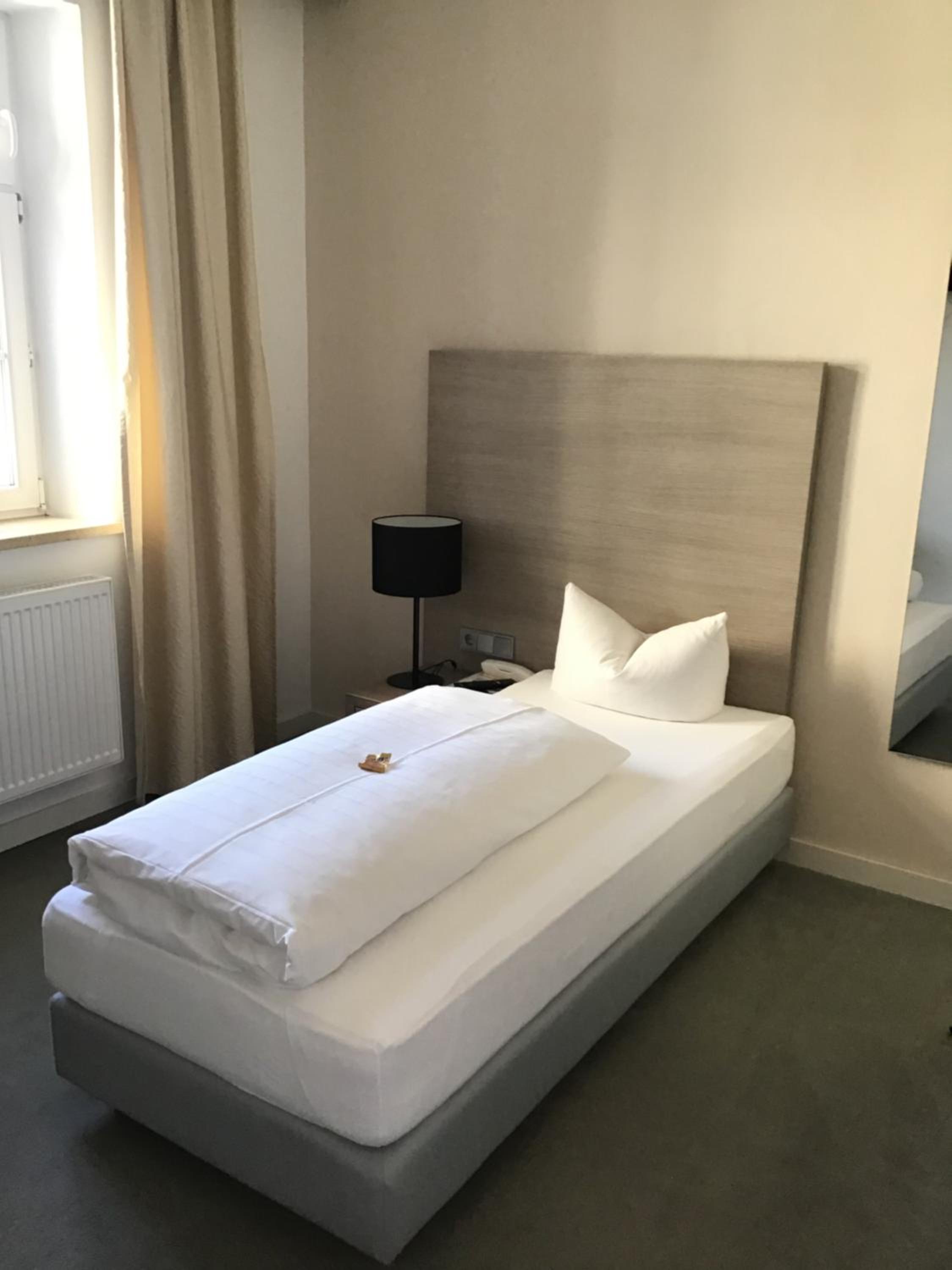 Single Room photo 3
