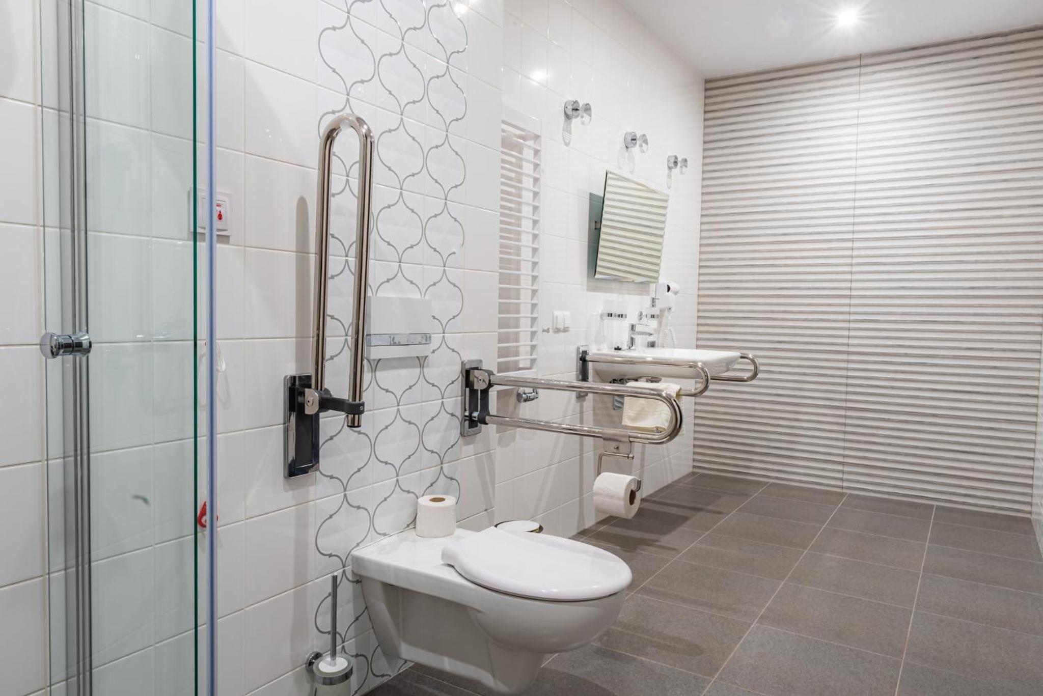 Single Room - Disability Access photo 3