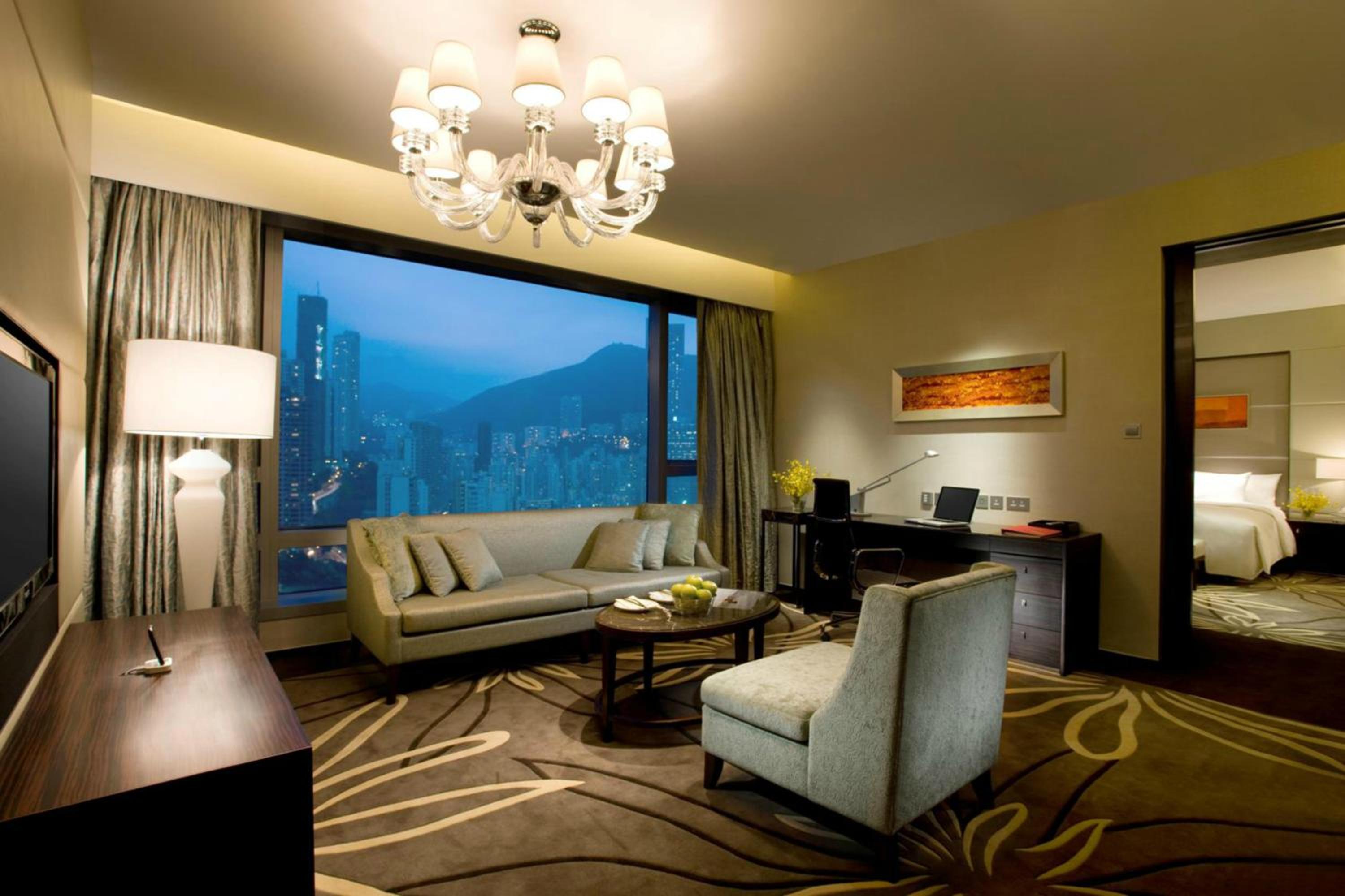 1 King One-Bedroom Suite Club Floor thumbnail 5