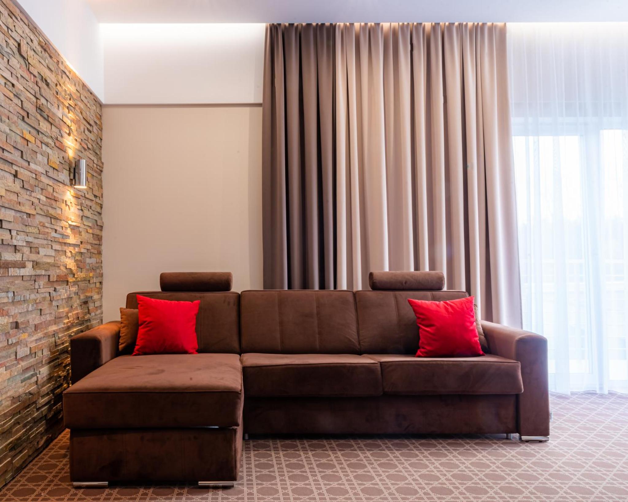 Apartment with Balcony - Photo 4