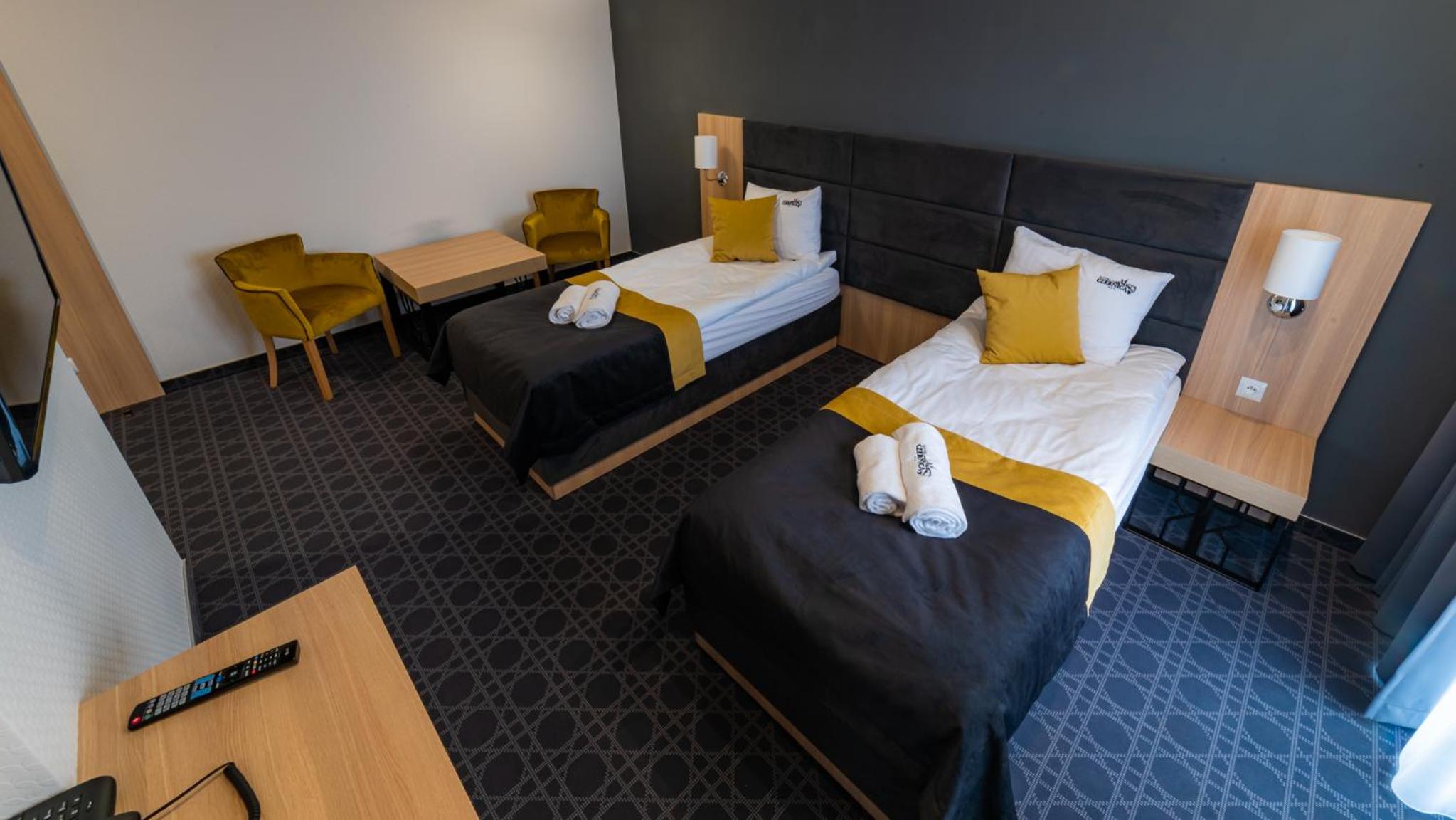 Twin Room with Balcony - Photo 2