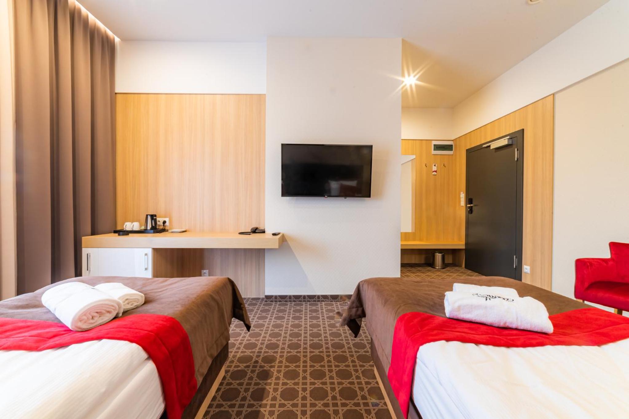 Twin Room with Balcony - Photo 1