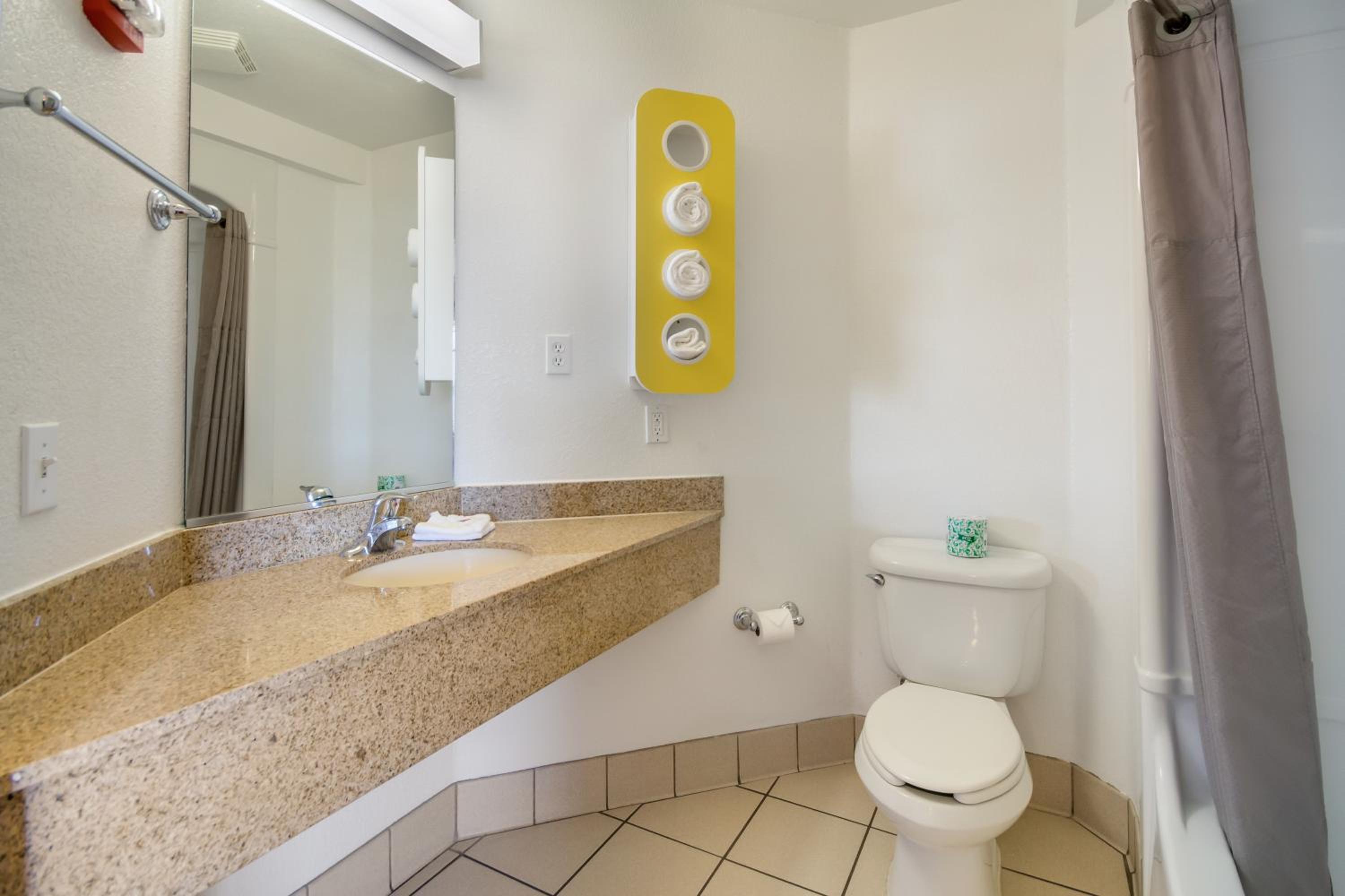 Queen Room - Mobility/Hearing Accessible with Bathtub with Grab Bars/Non-Smoking photo 1