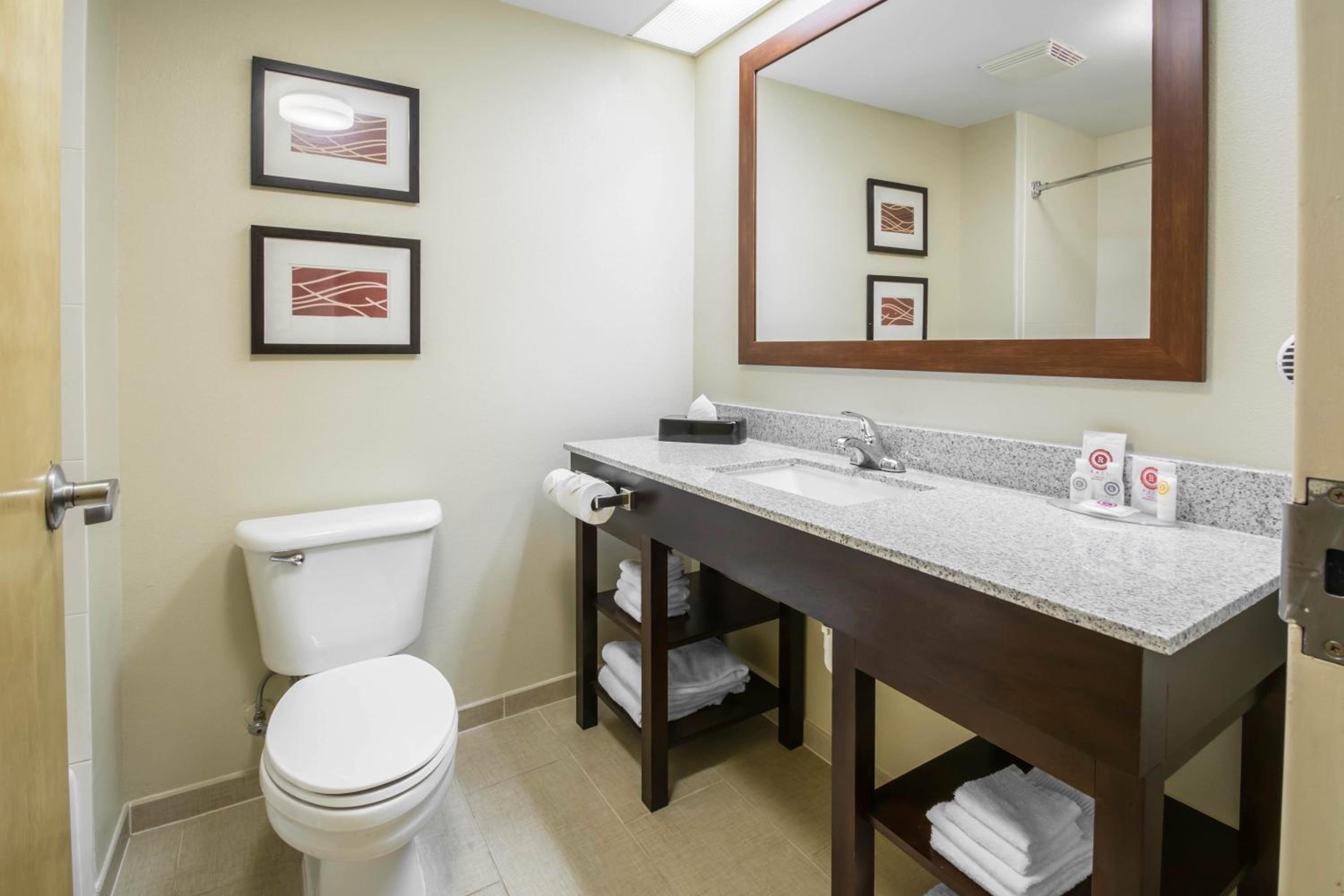 King Room - Non-Smoking photo 2