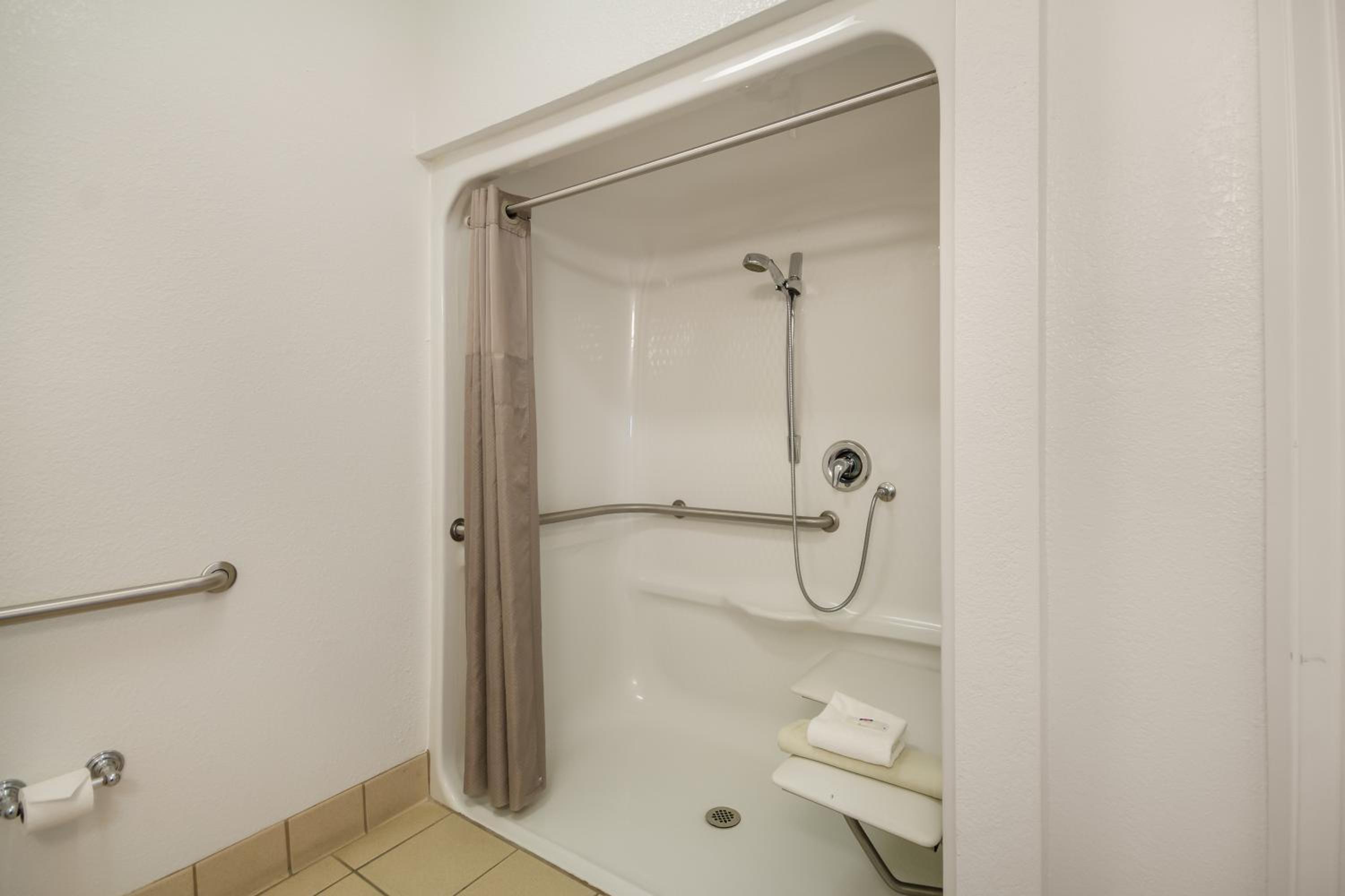 Queen Room - Mobility/Hearing Accessible with Roll-In Shower/Non-Smoking photo 2