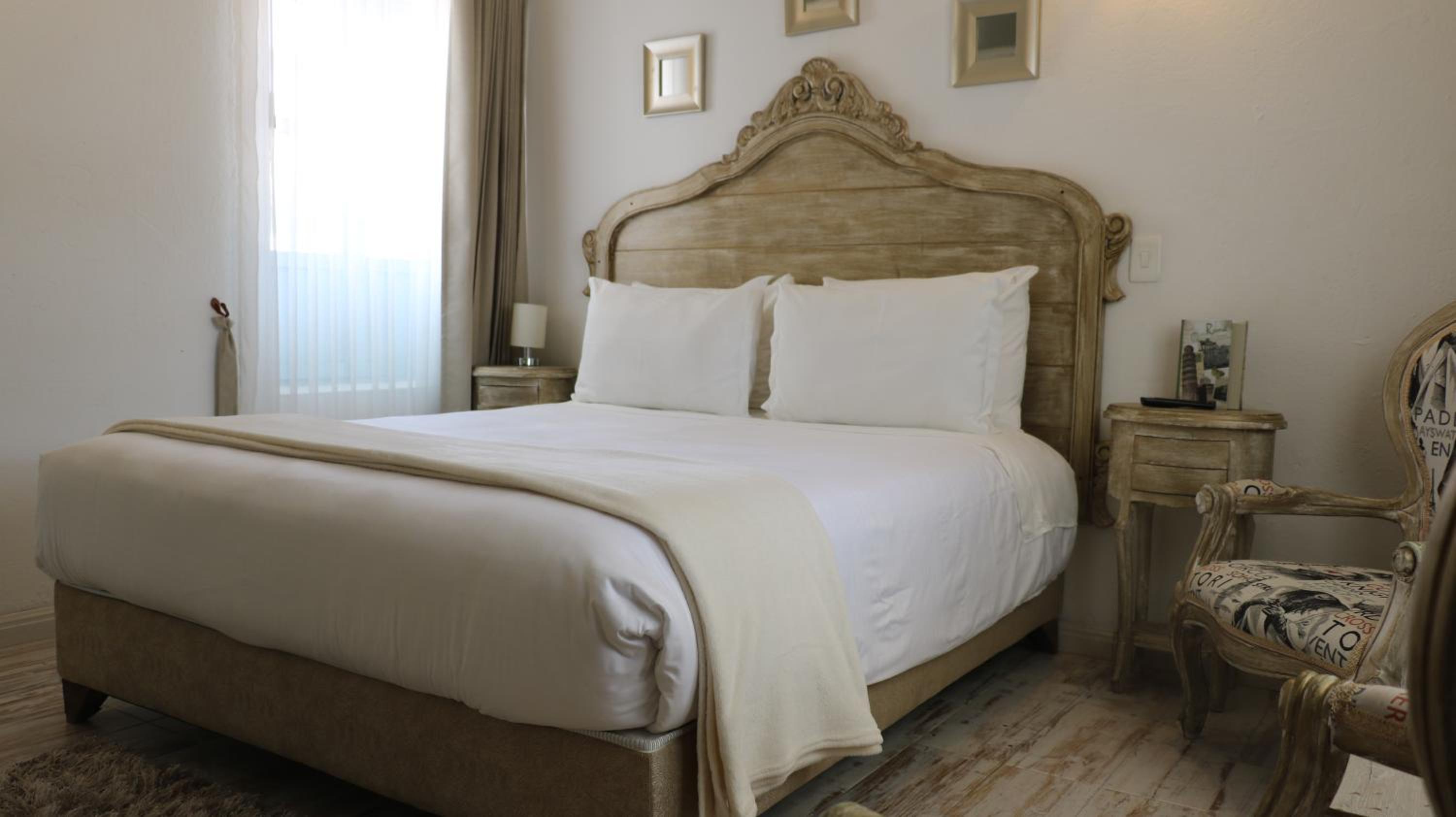 Deluxe Double Room with Bath photo 2