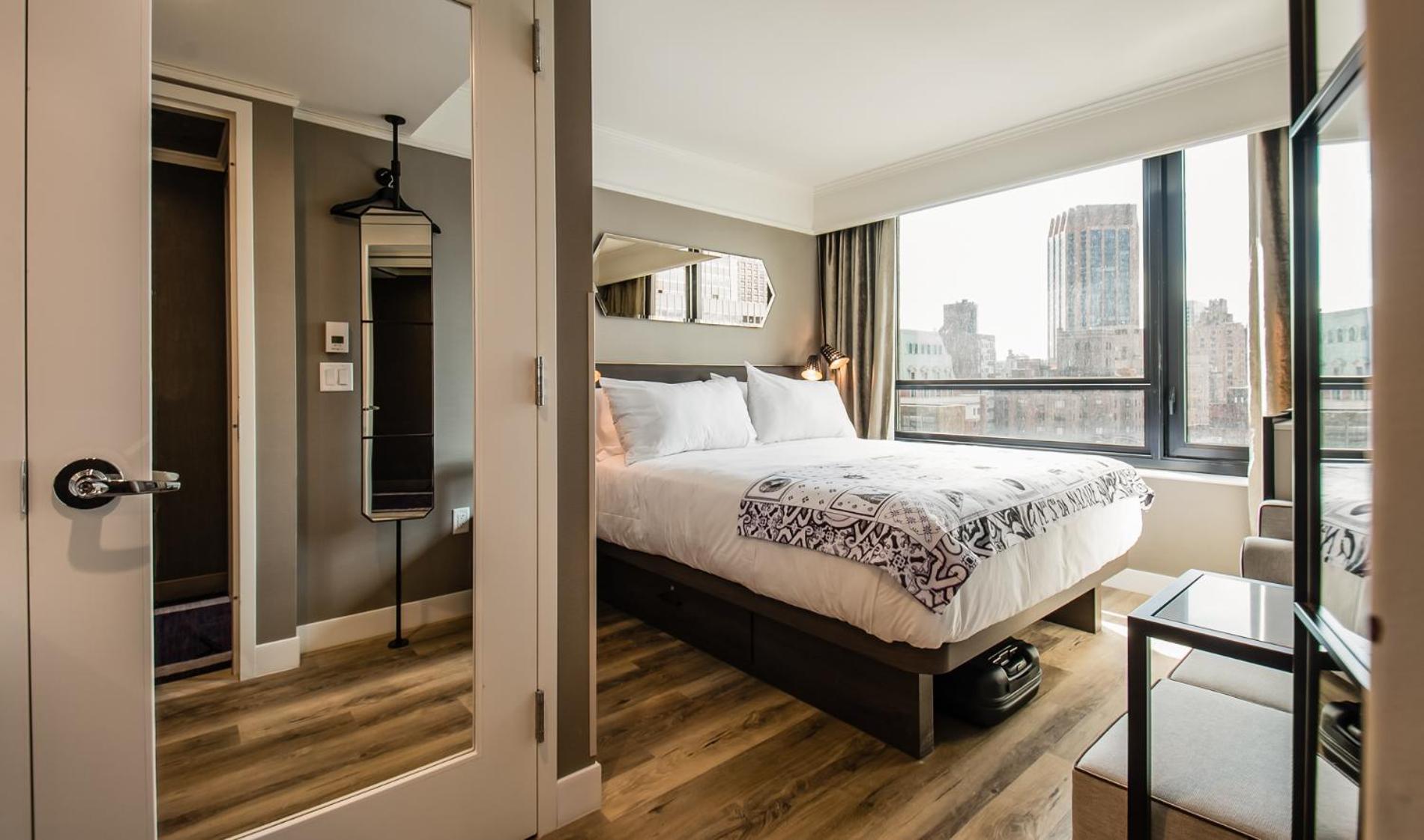 Superior Room with City View