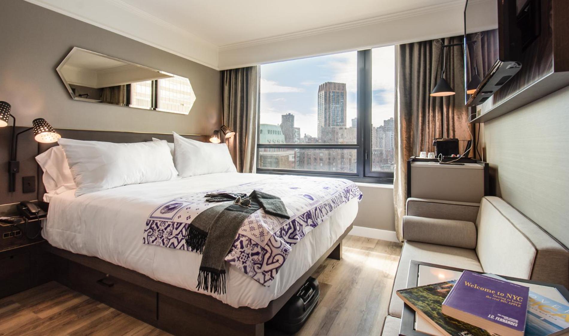 Superior Room with City View