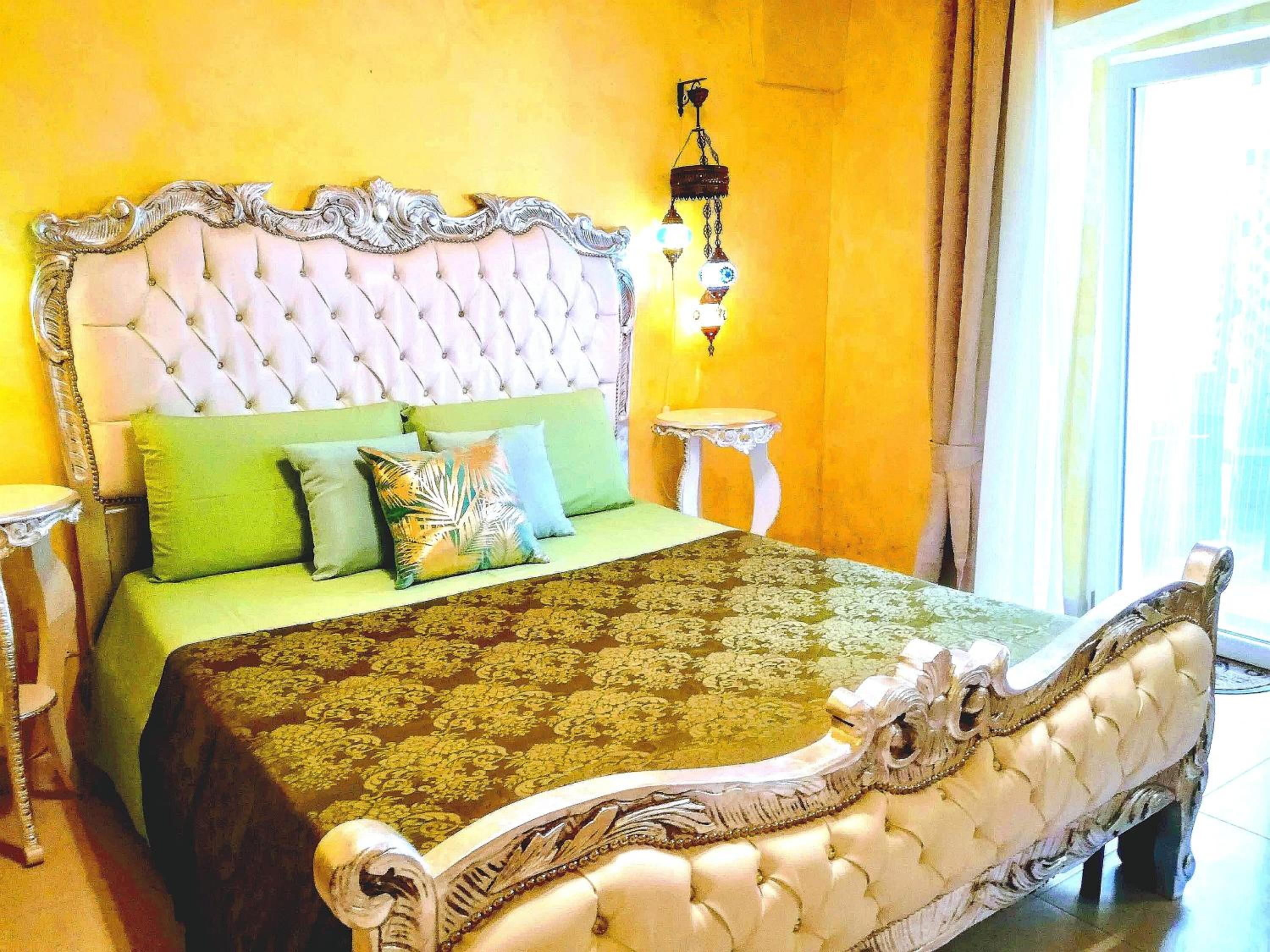 Deluxe Room with Private Bathroom