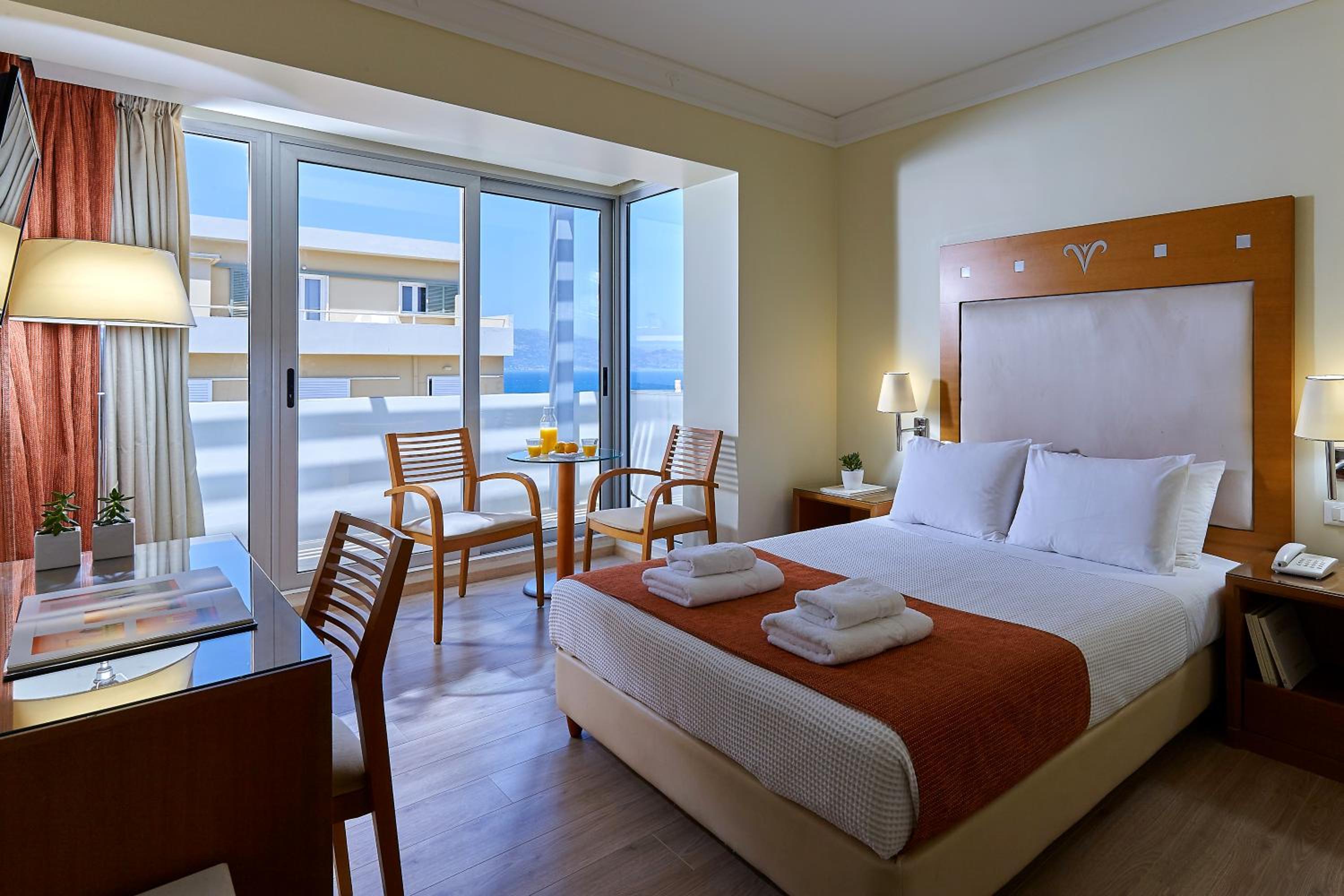 Superior Double Room with Balcony - Photo 2