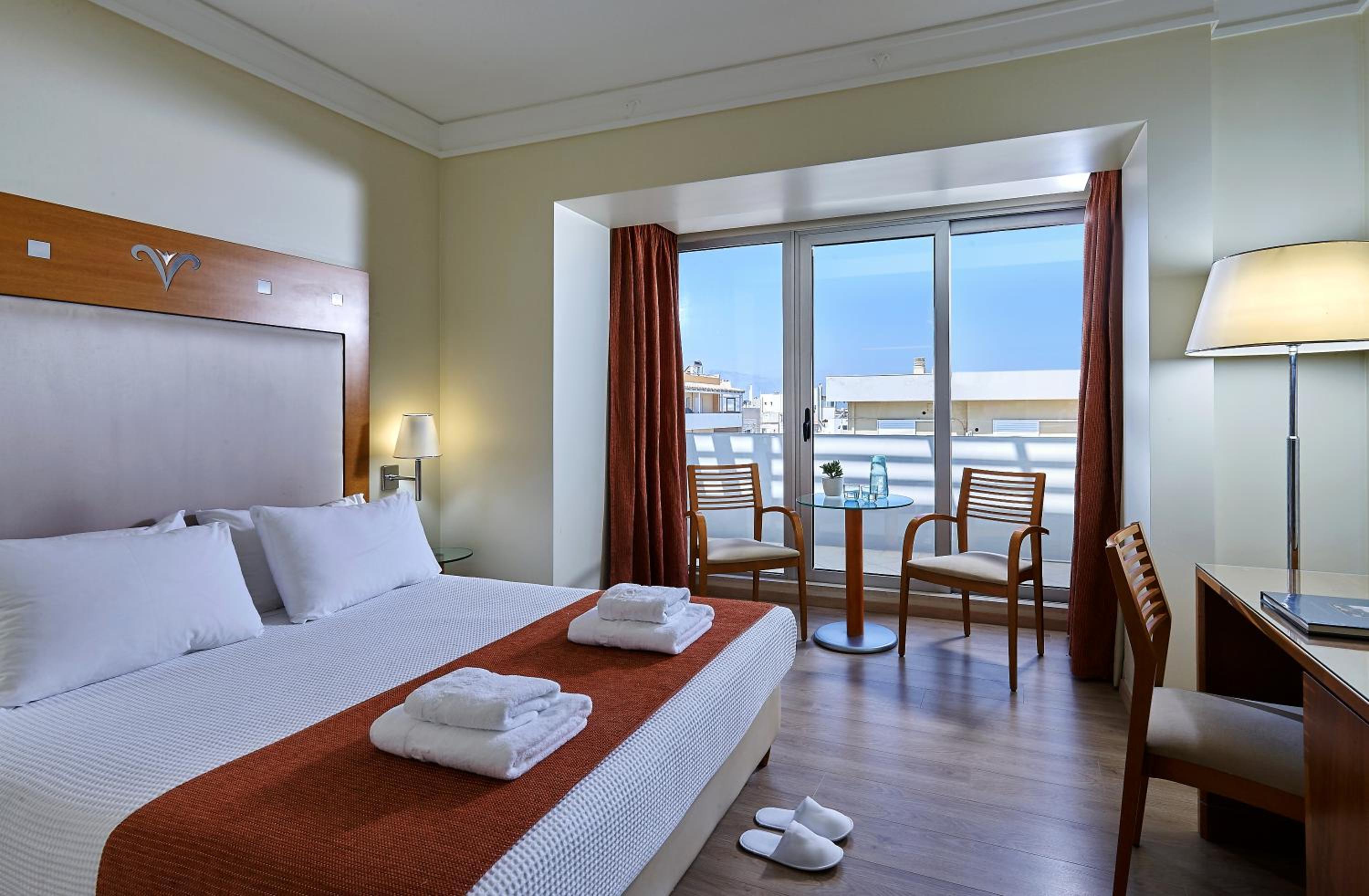 Superior Double Room with Balcony - Photo 4
