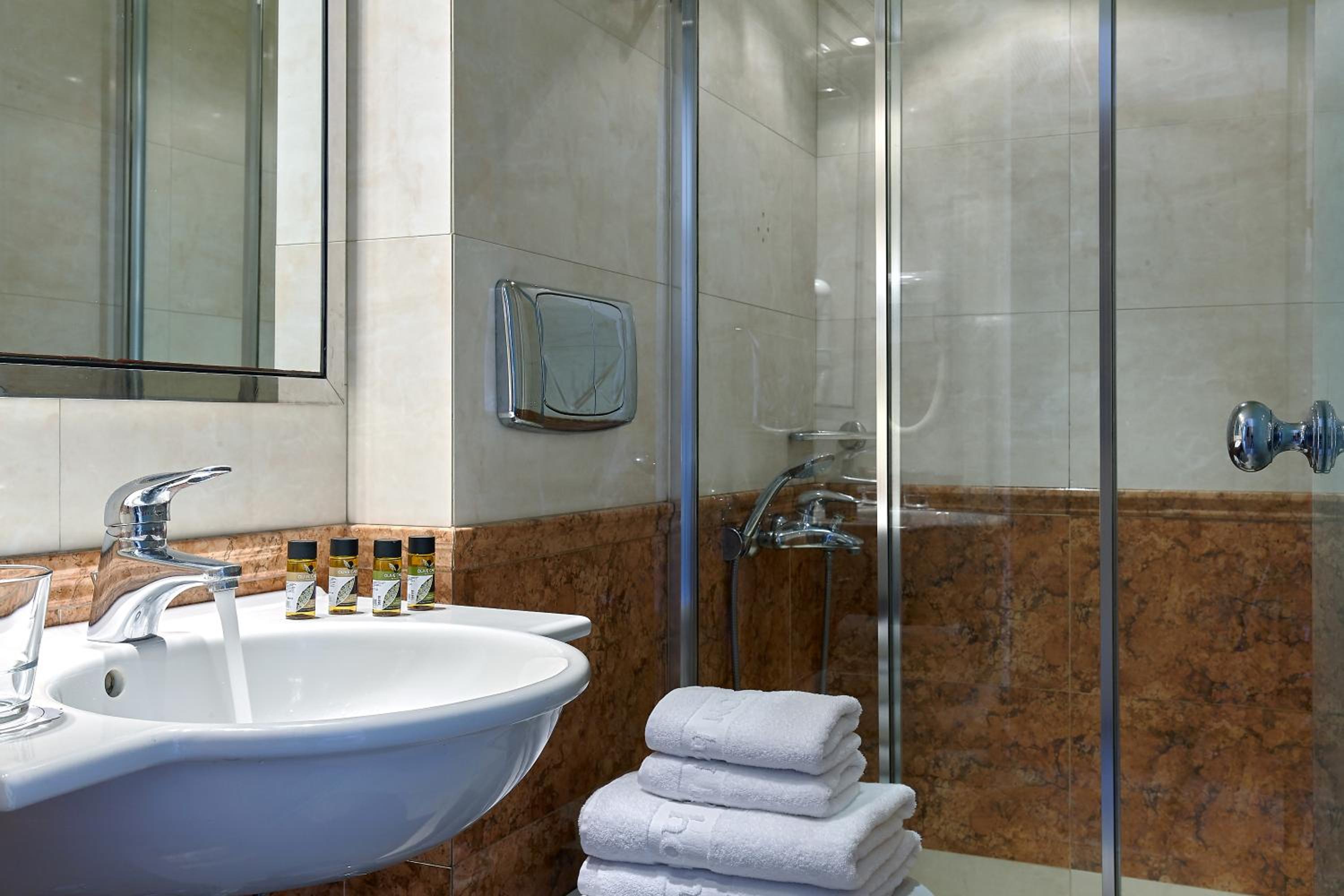 Double Room - Photo 2