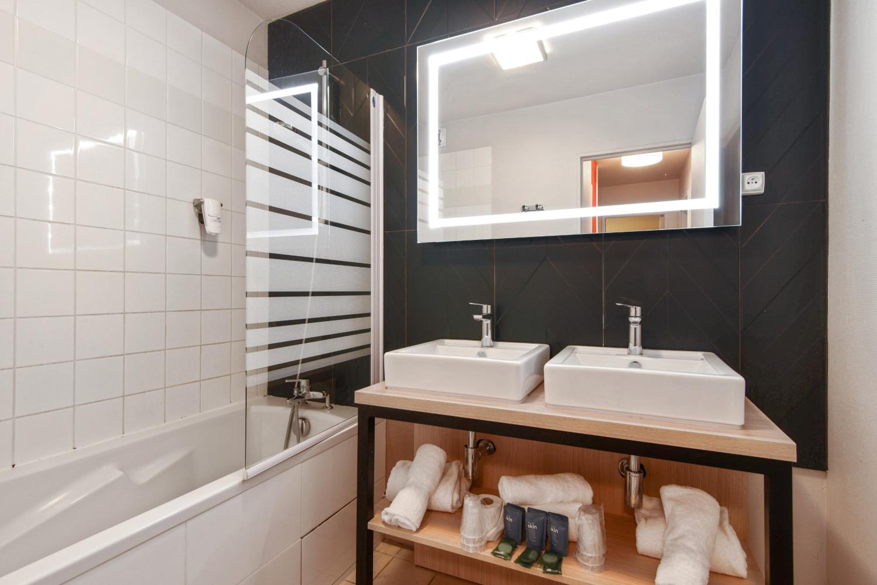 Two-Bedroom Apartment - Photo 2