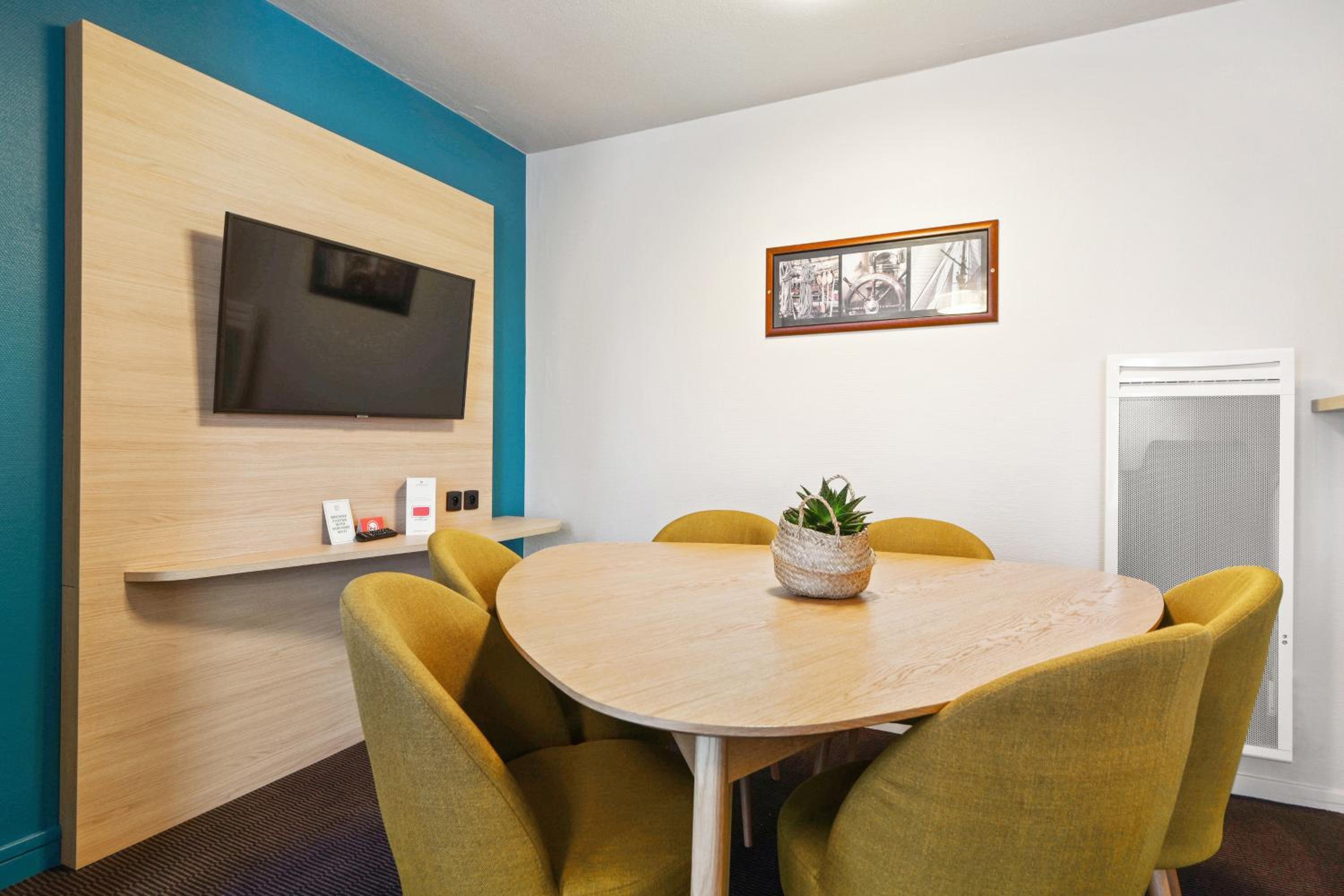 Two-Bedroom Apartment - Photo 6