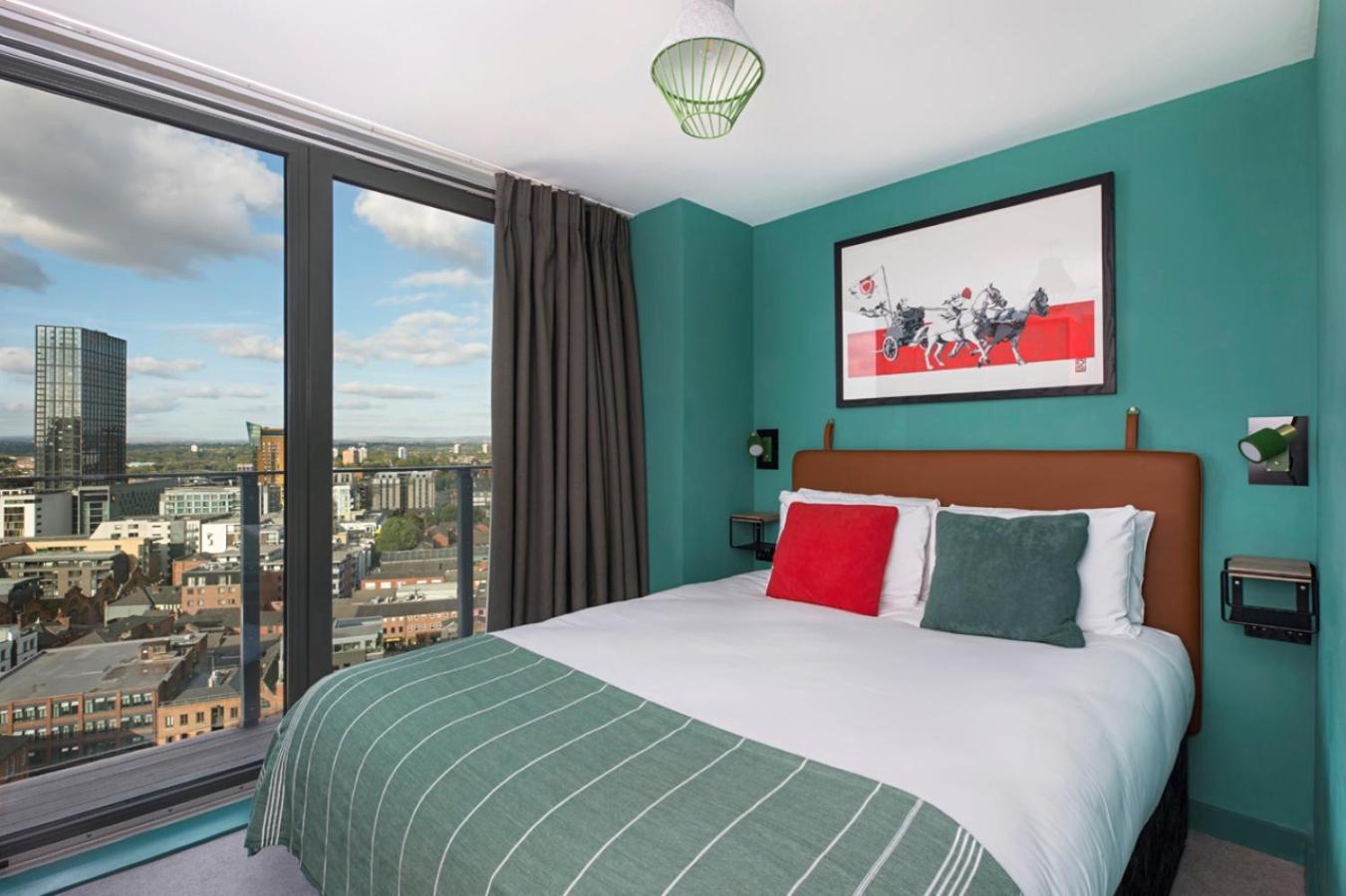 Executive One Bedroom Suite with Sofa Bed - Photo 4