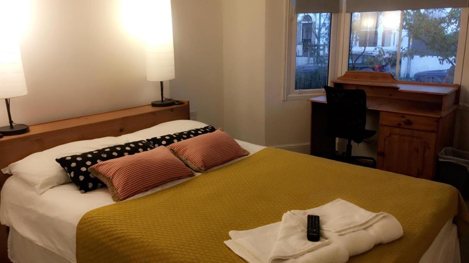 Standard Double Room with Shared Bathroom photo 2