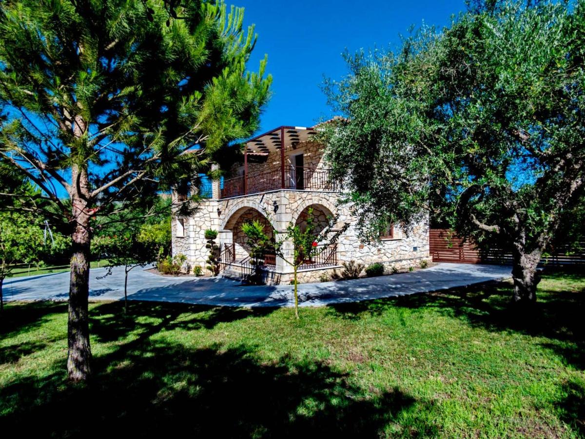 Three-Bedroom Villa photo 2