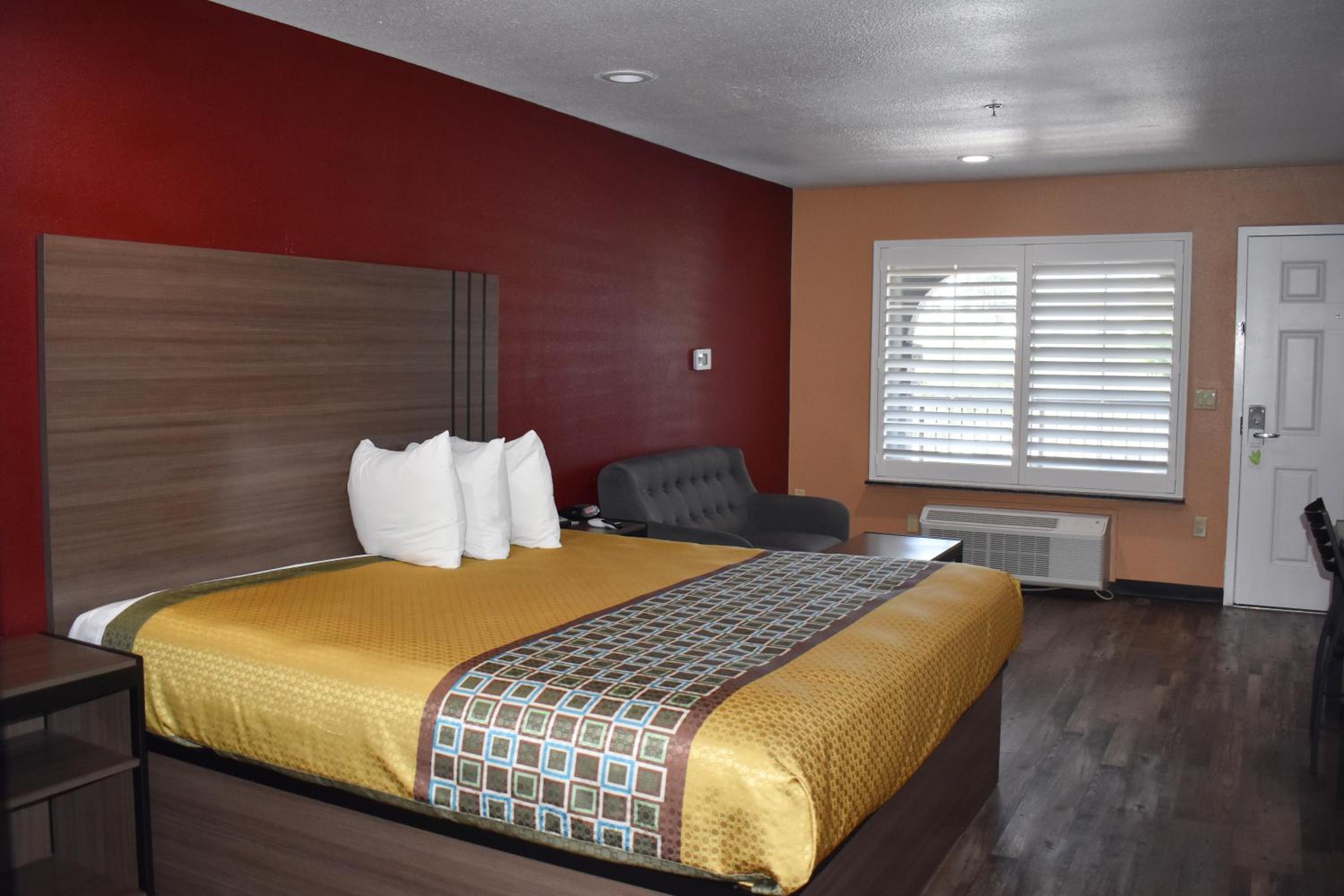 King Room - Non-Smoking