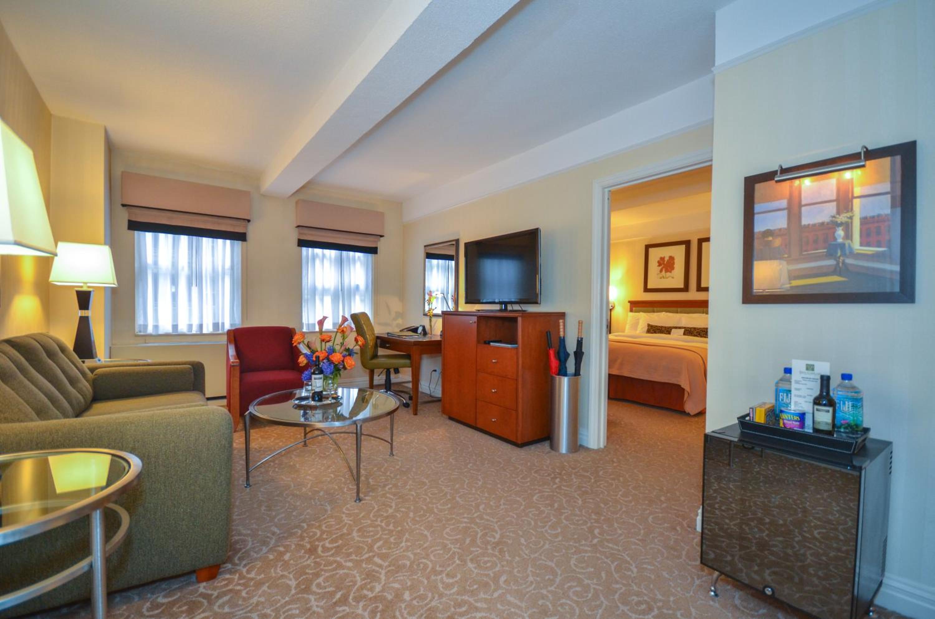Elite One-Bedroom Suite King thumbnail 6