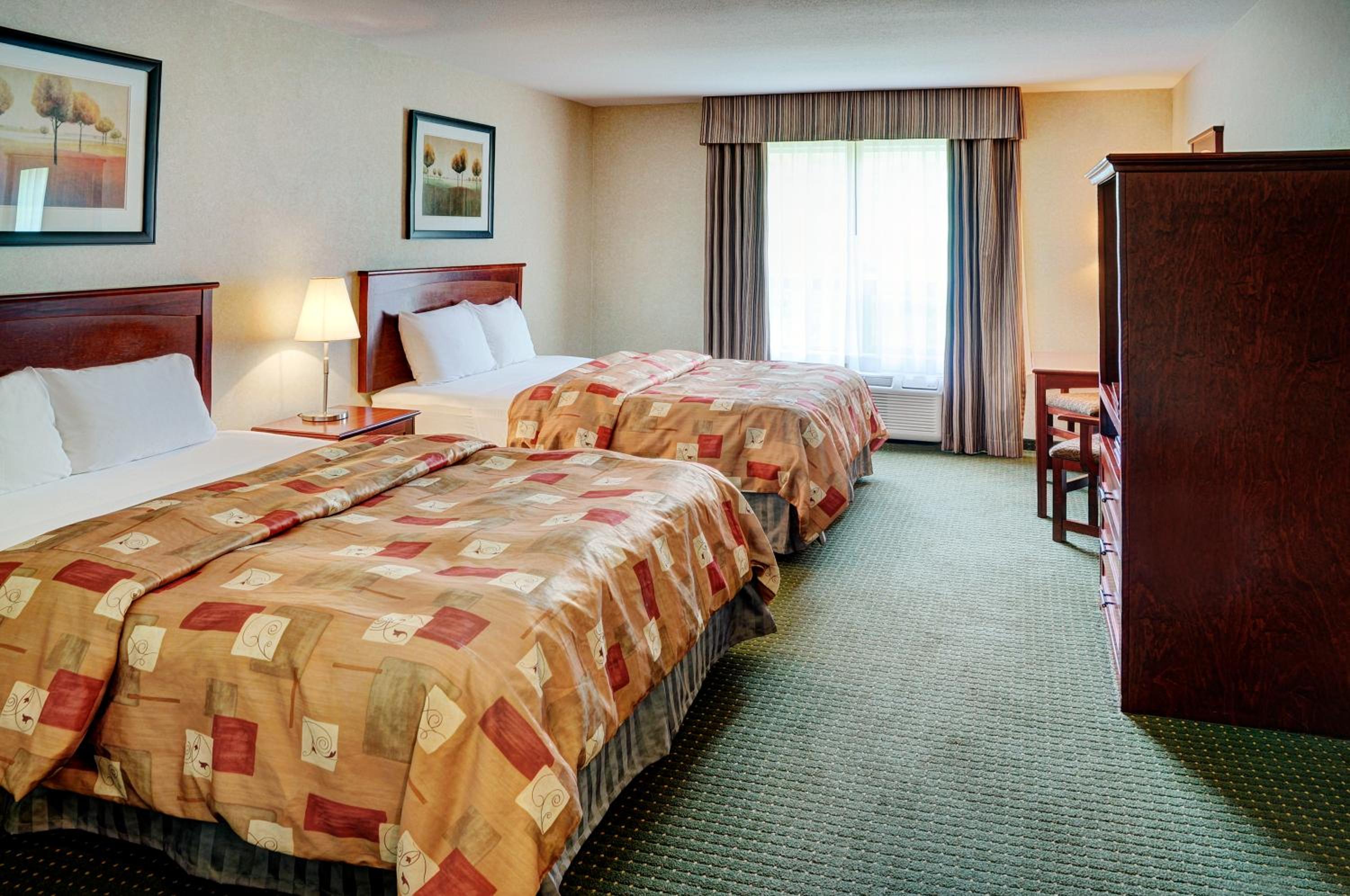 Queen Room with Two Queen Beds photo 1