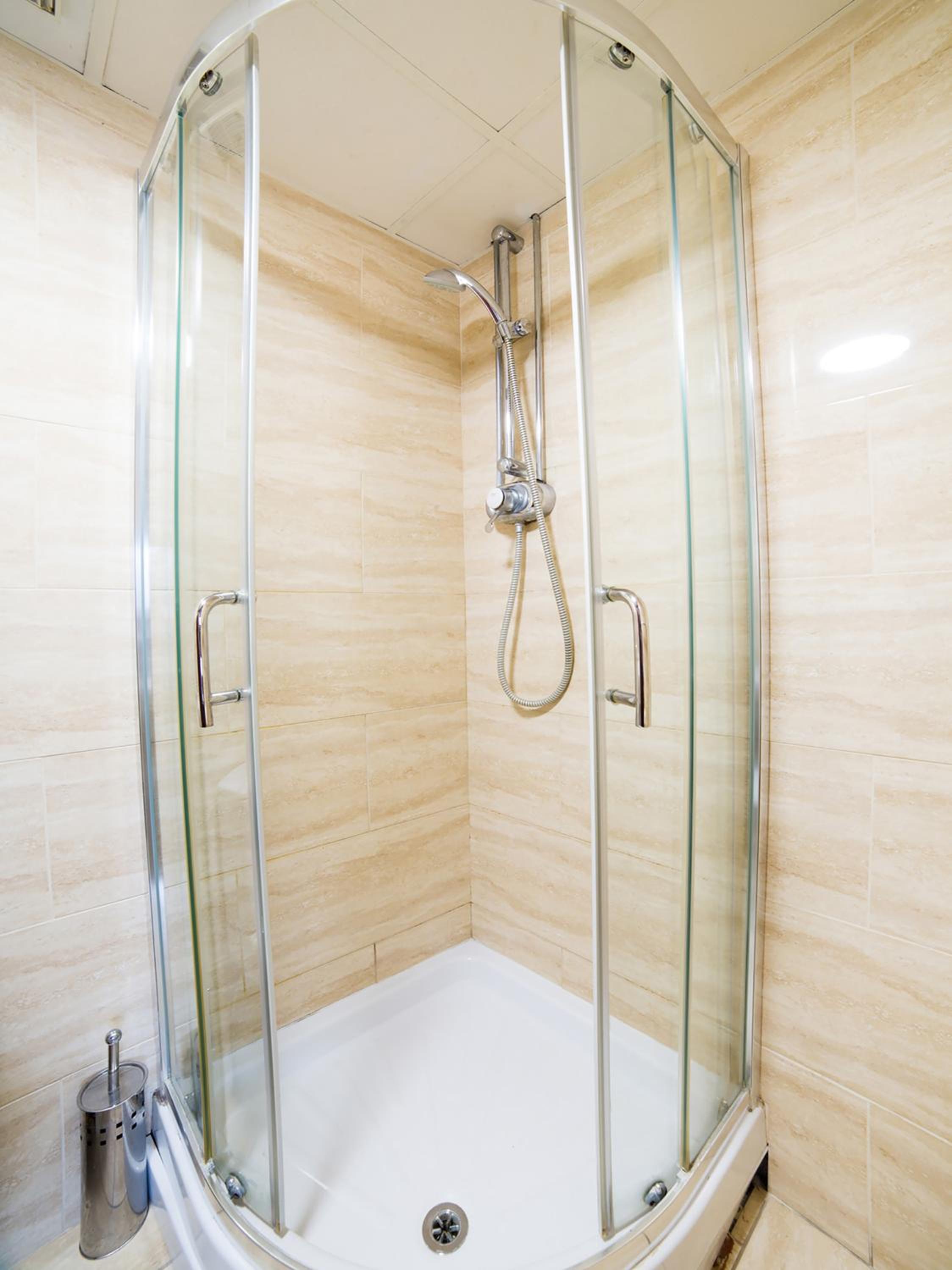 Standard Twin Room - Photo 5