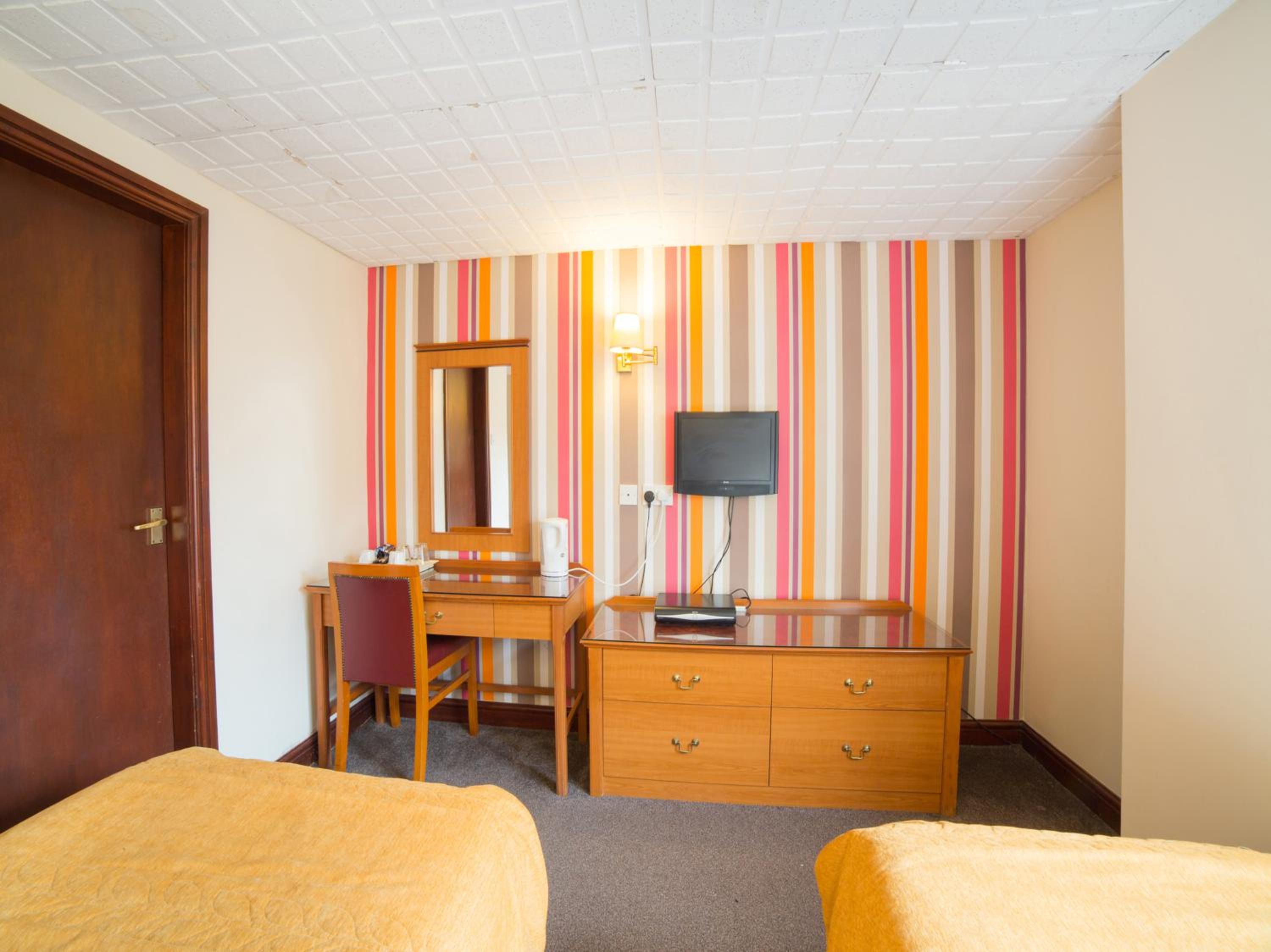 Standard Twin Room - Photo 1