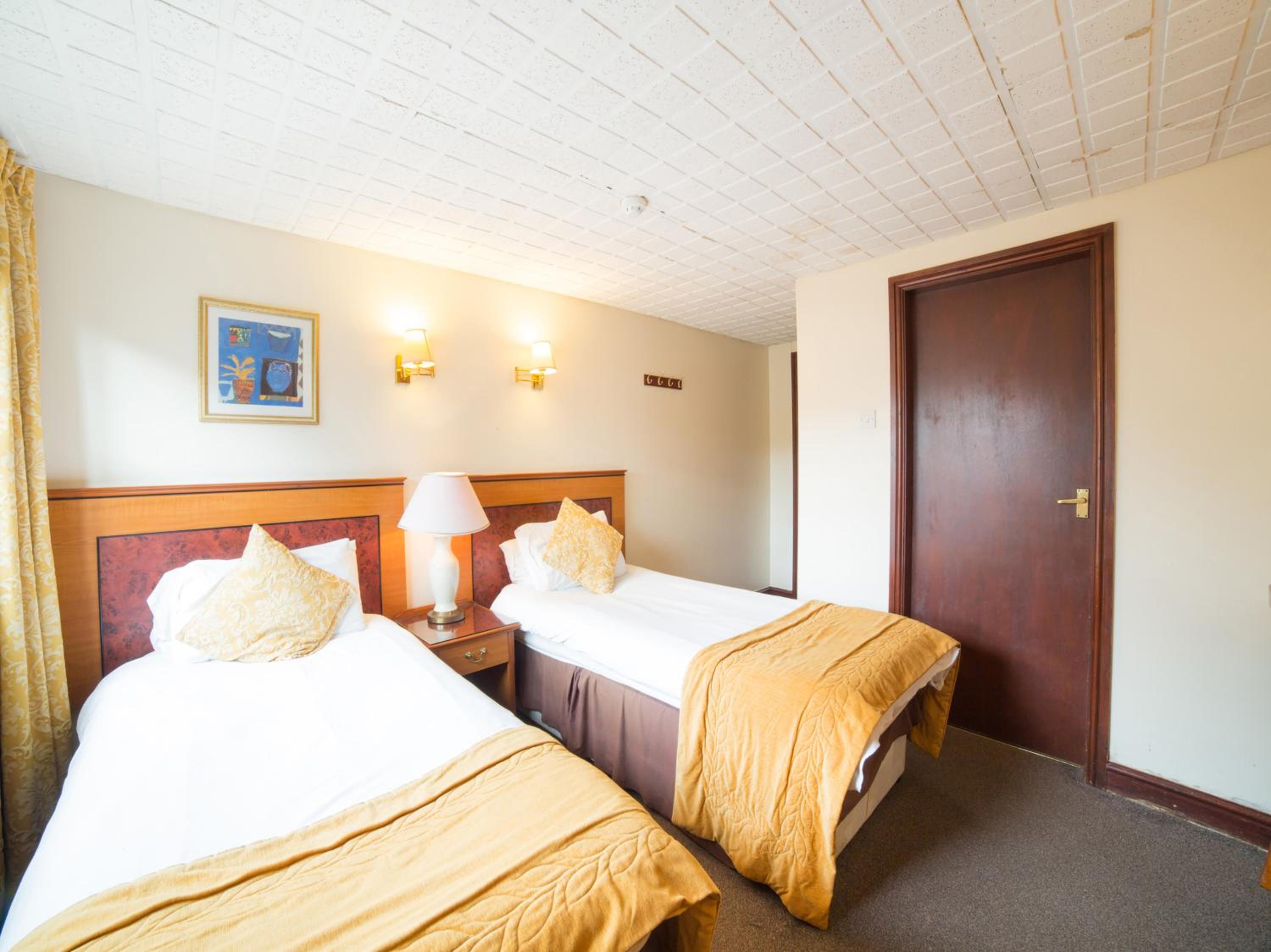 Standard Twin Room - Photo 2