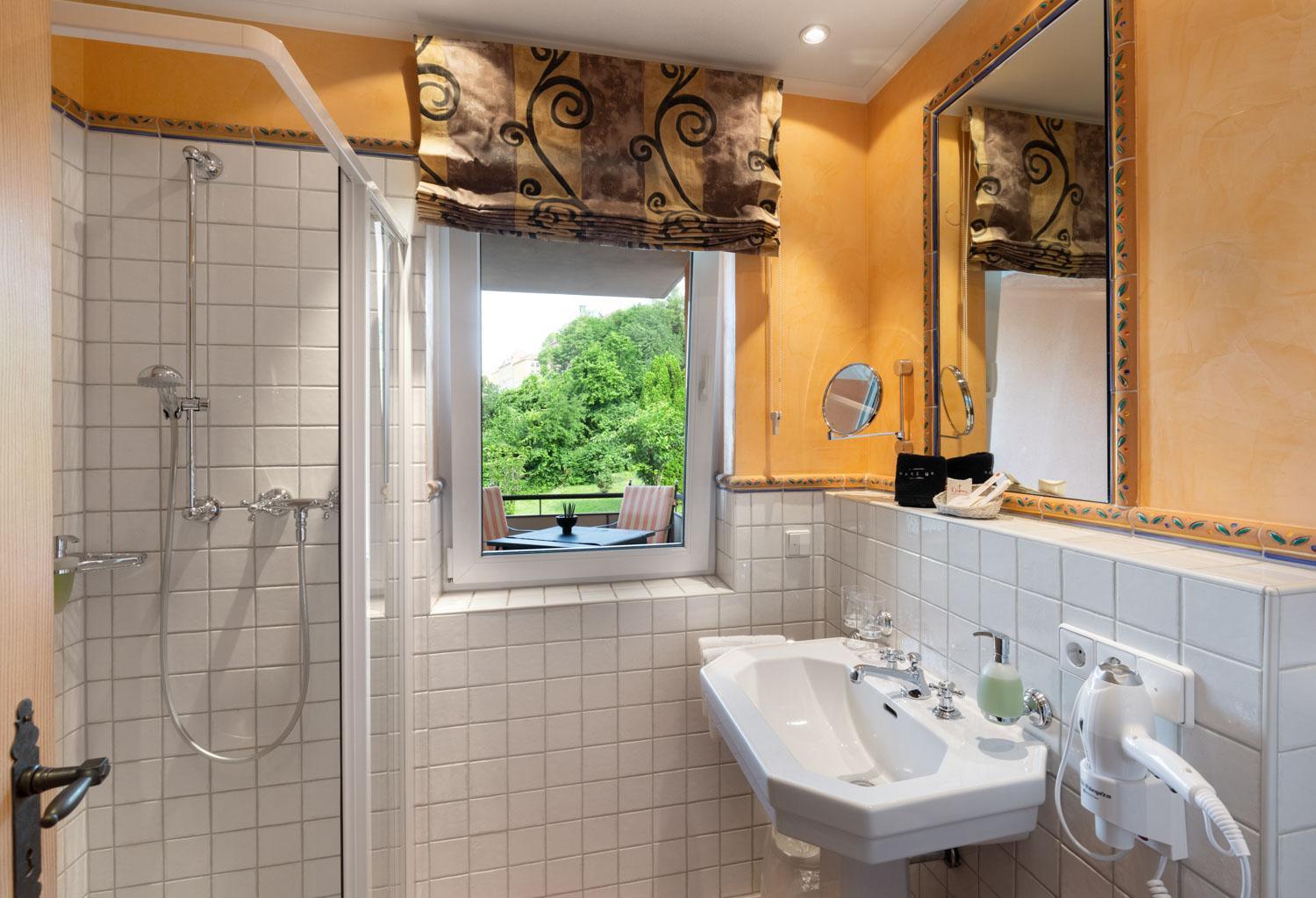 Deluxe Double Room - Photo 19