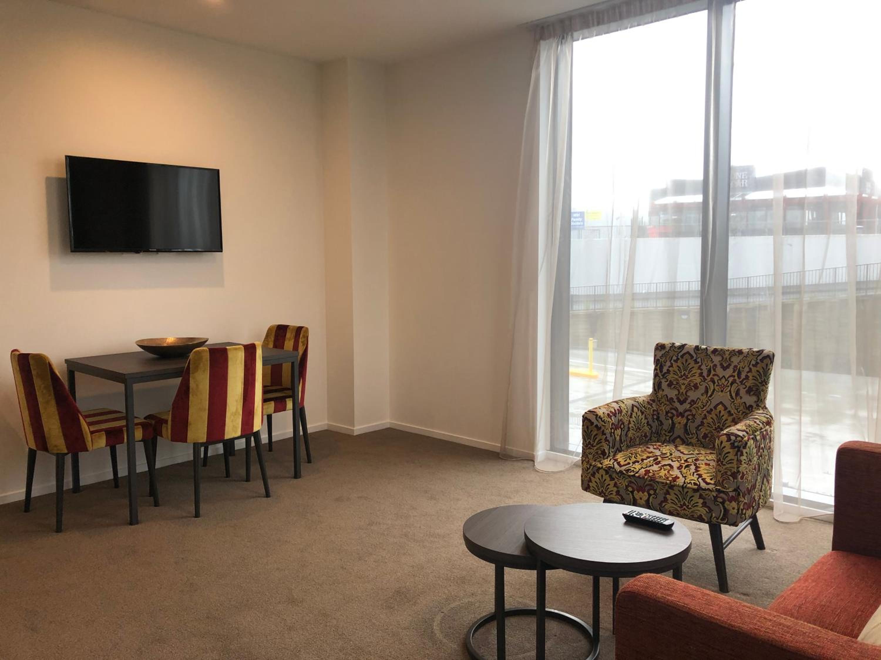 One-Bedroom King Suite - Non-Smoking - Photo 12