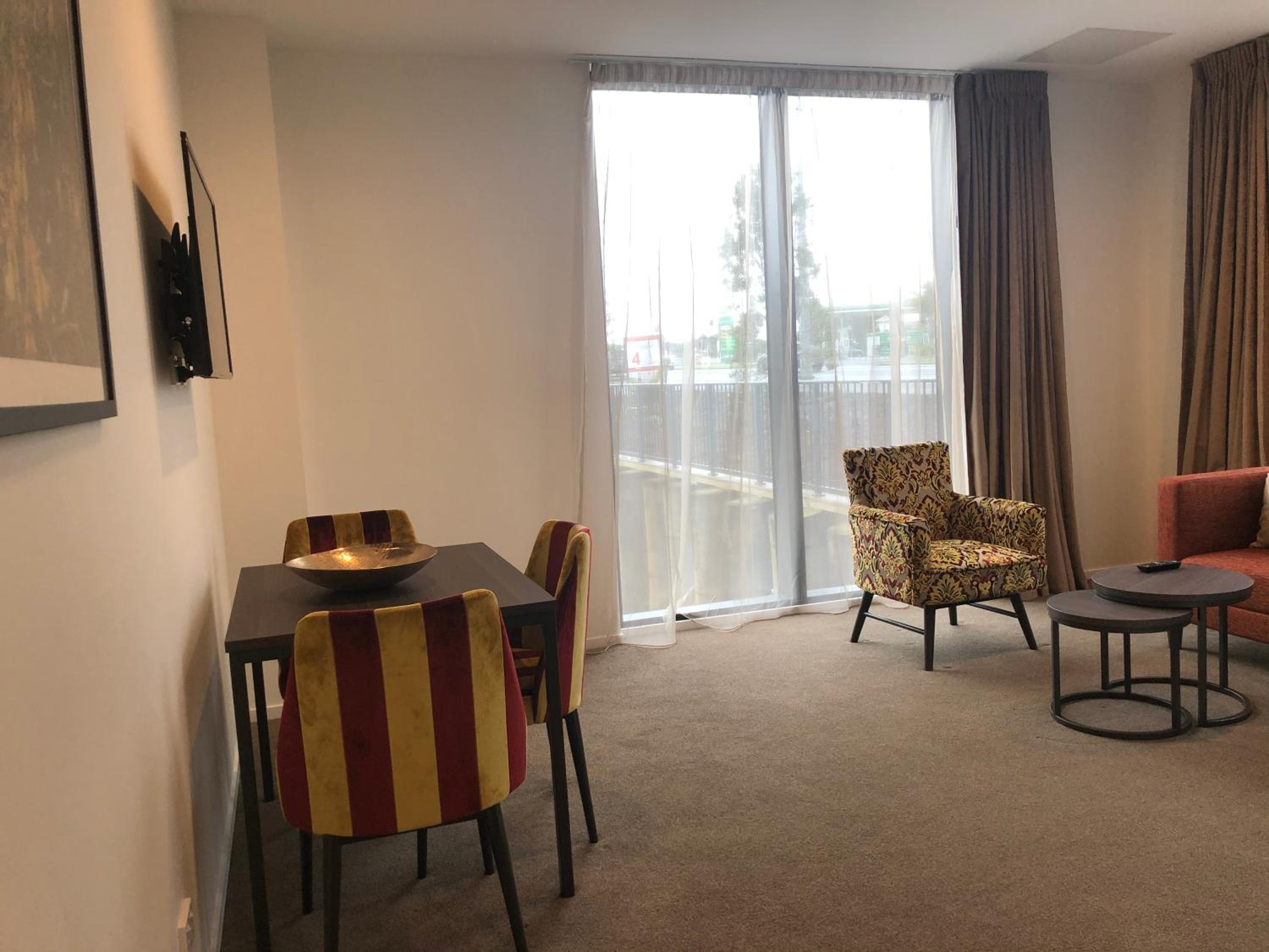 One-Bedroom King Suite - Non-Smoking - Photo 3