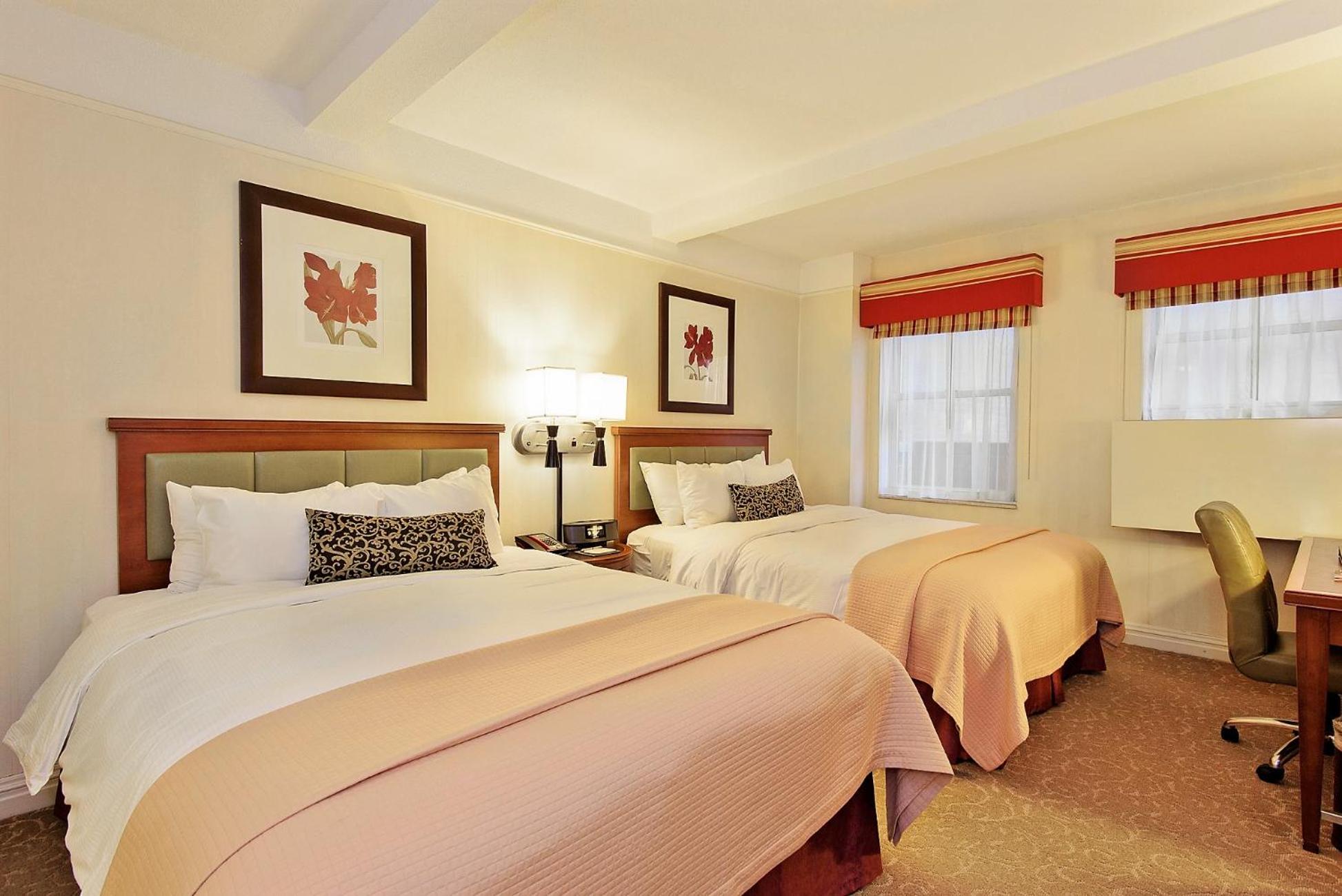 Elite Suite with Two Queen Beds thumbnail 6