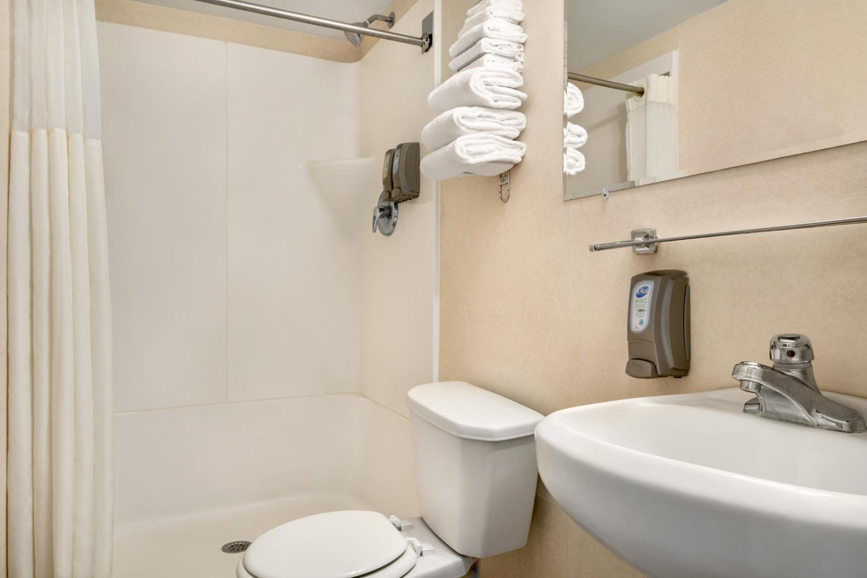 Side View Room w/ 2 Double Beds - Non Smoking - Photo 3