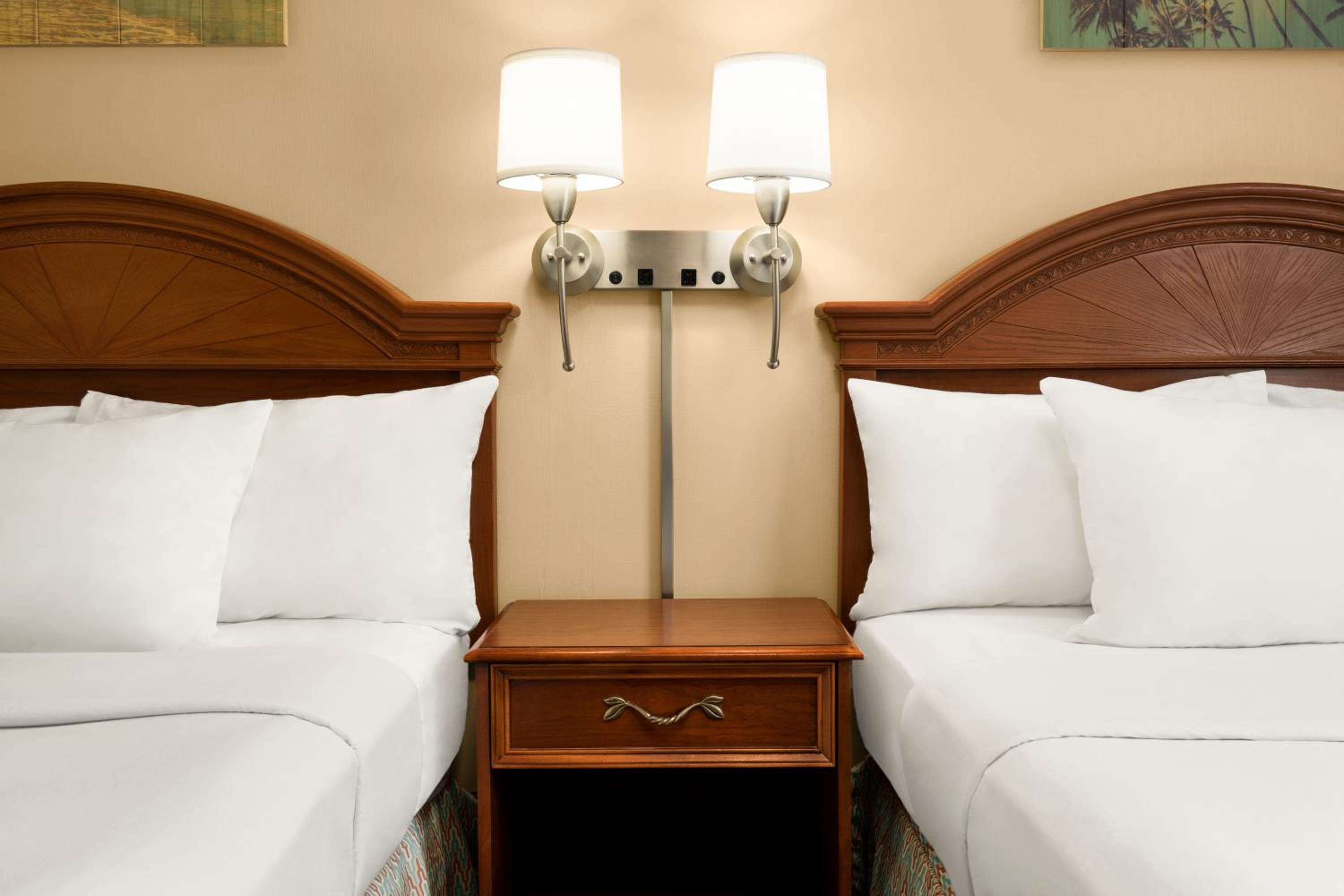 Side View Room w/ 2 Double Beds - Non Smoking - Photo 1