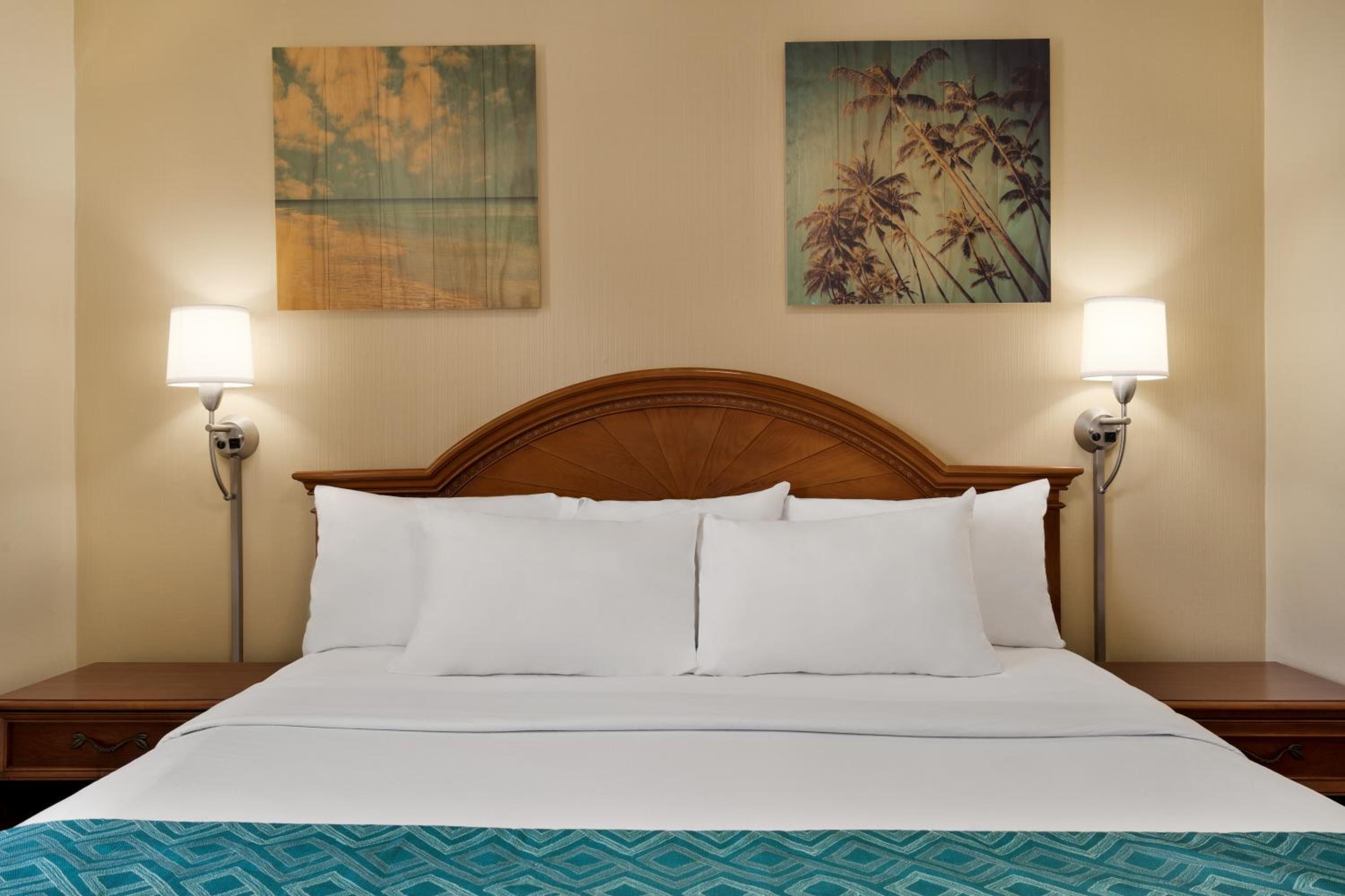 King Room with Pool View - Photo 1