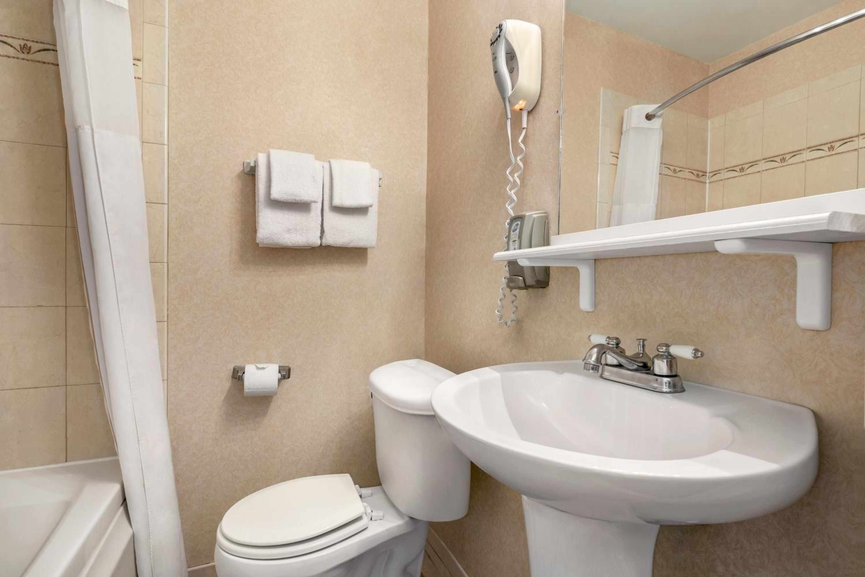 Standard Double Room - Photo 8