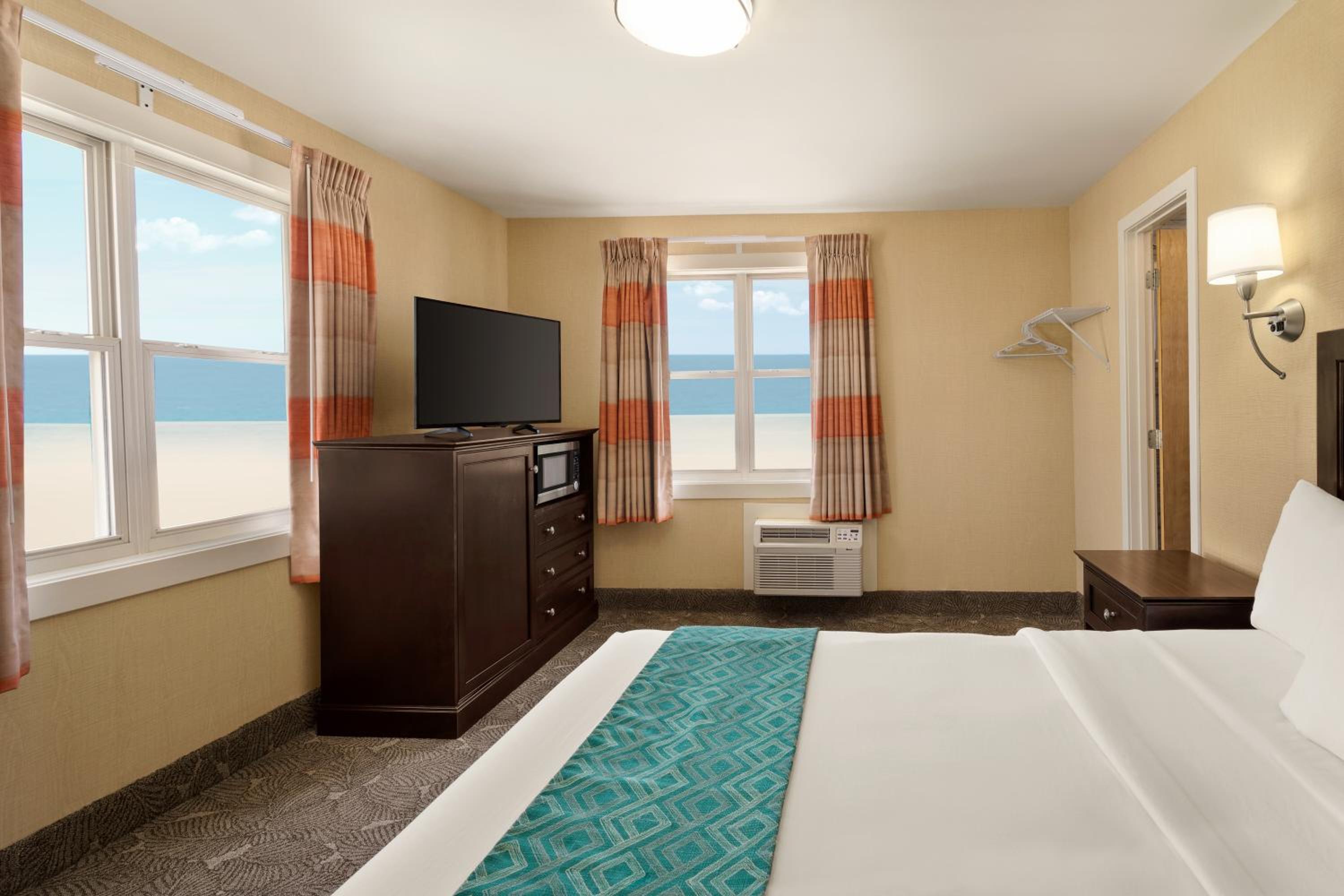 Ocean Front Queen - Photo 1