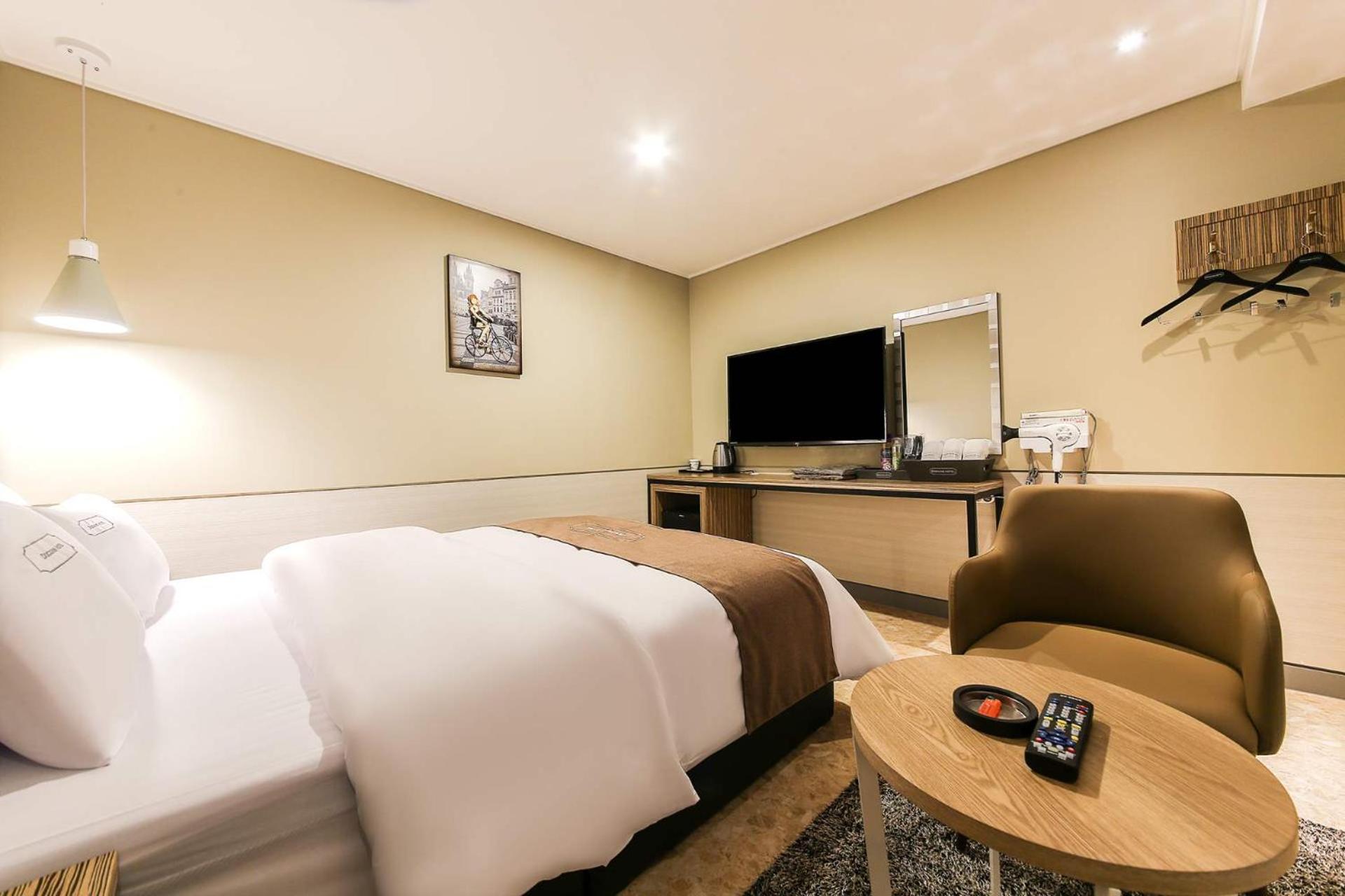 Standard Double Room - Photo 5