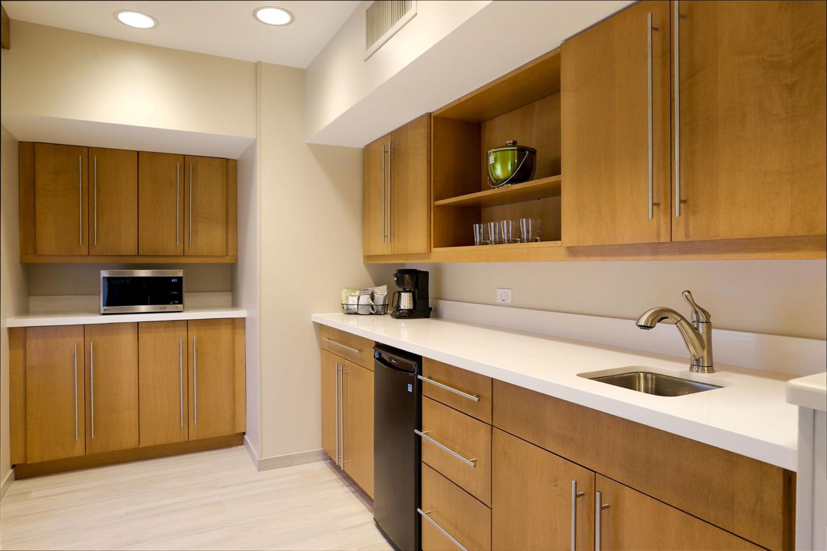 One-Bedroom King Suite with Sofa Bed - Photo 6