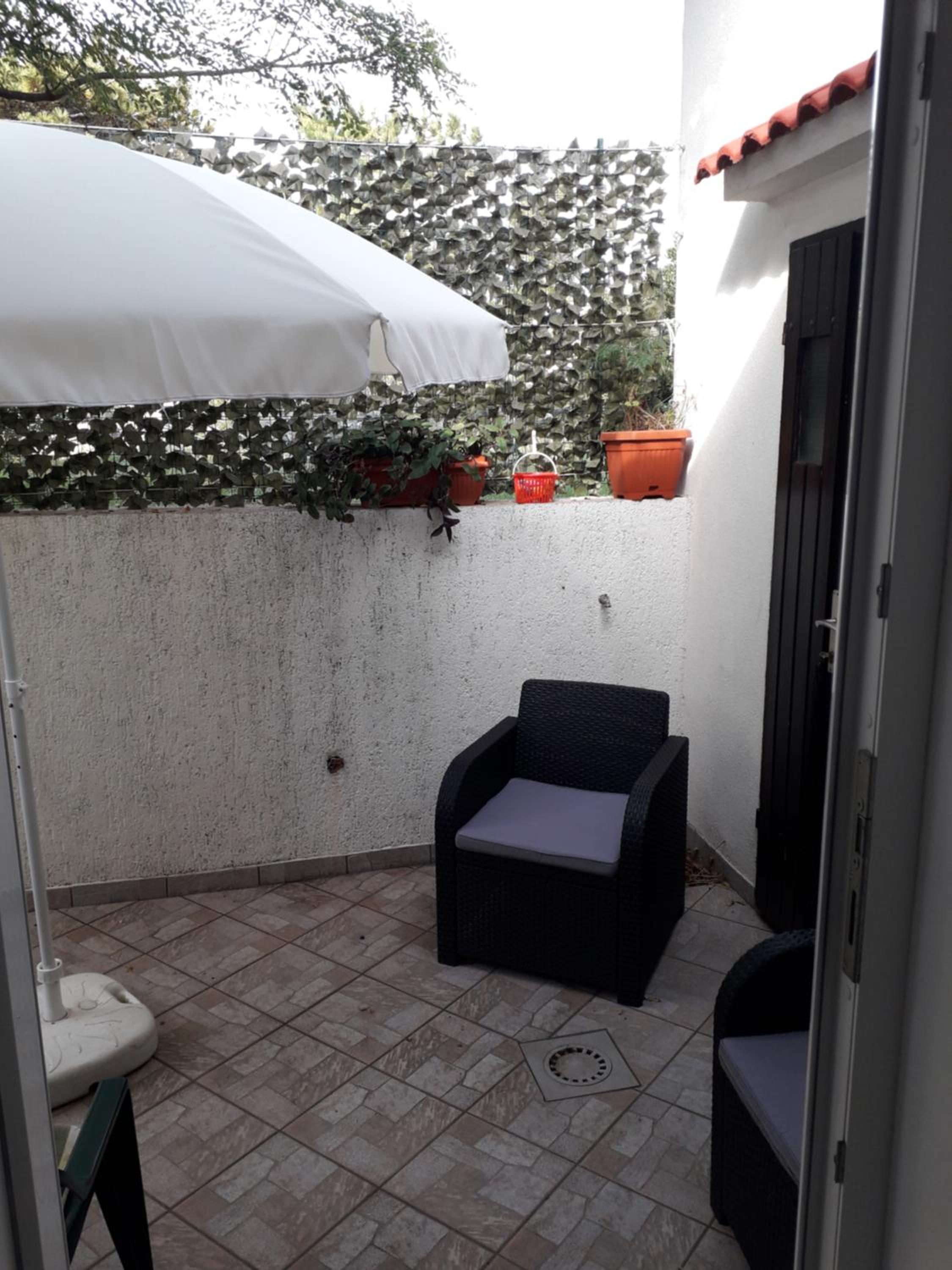 Studio Apartment - Photo 37