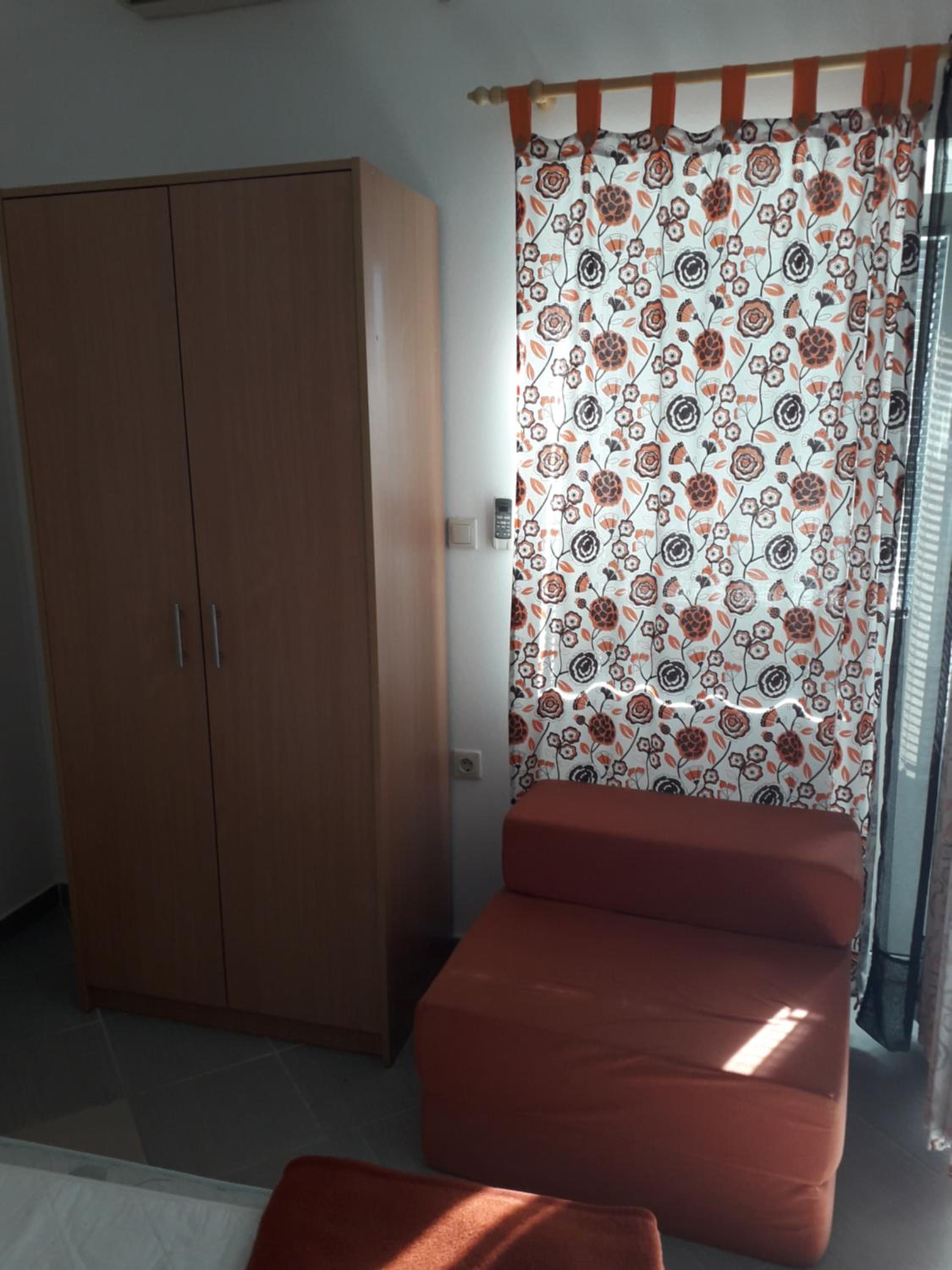 Studio Apartment - Photo 1