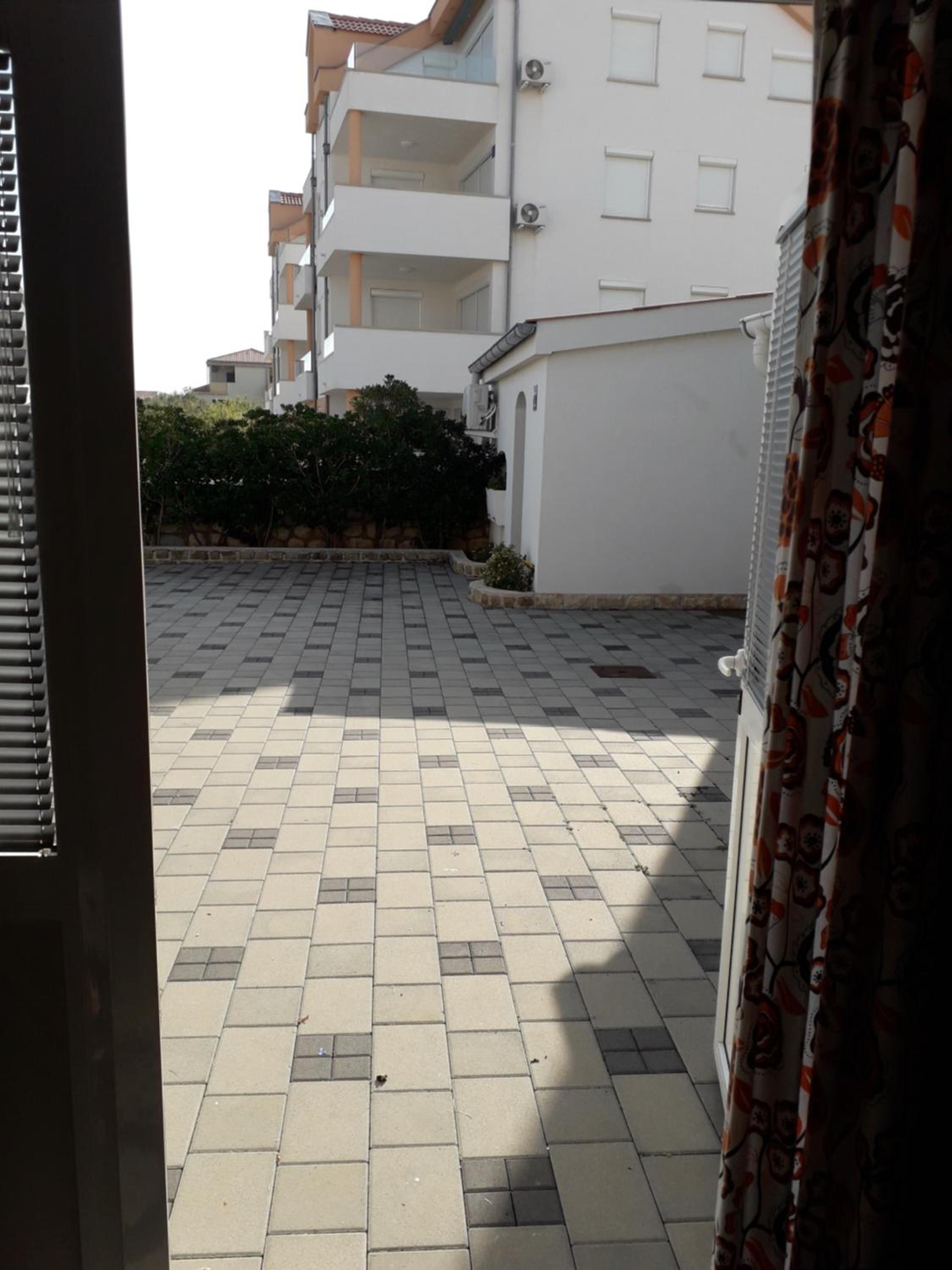 Studio Apartment - Photo 6